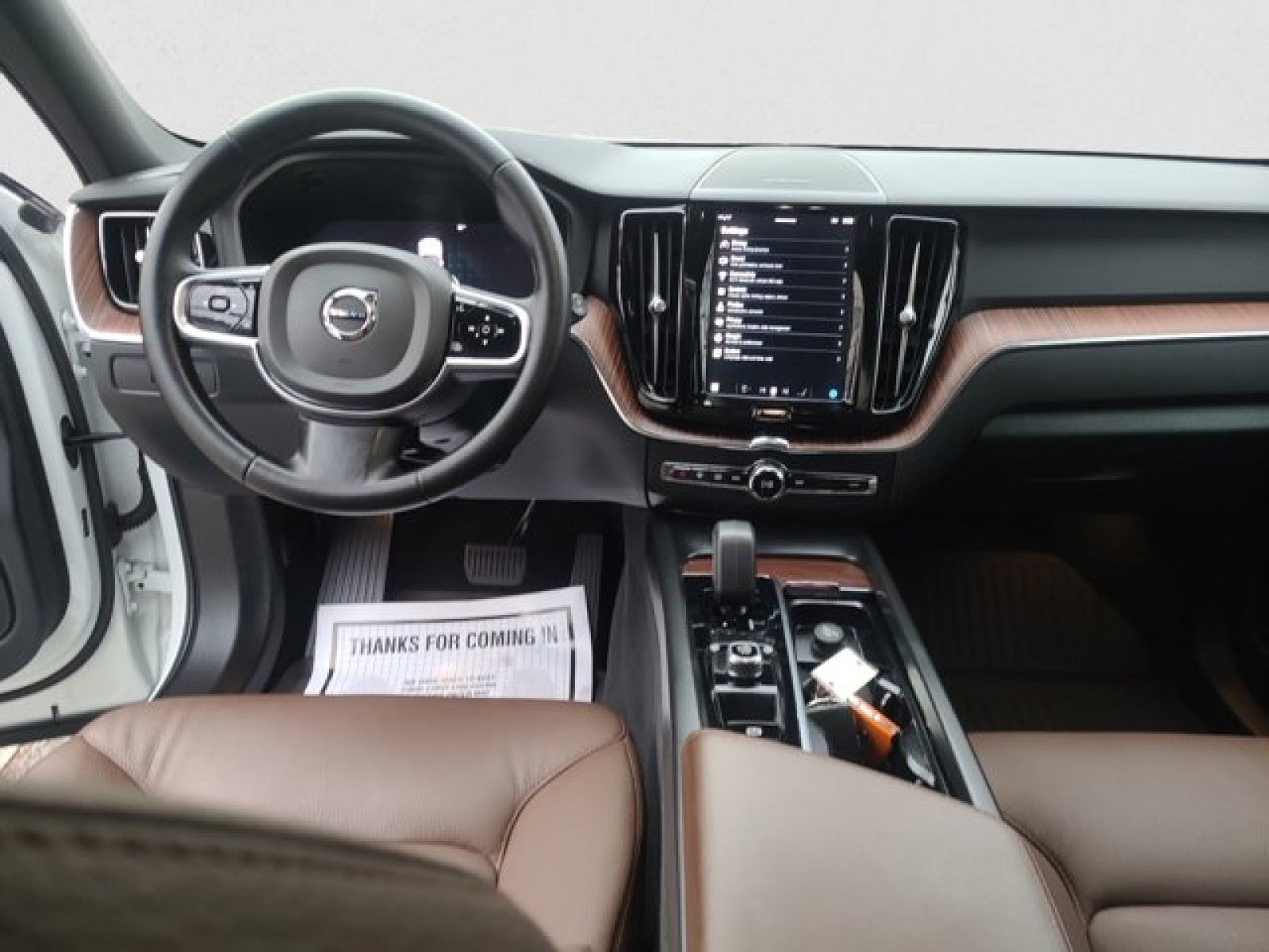 2023 Volvo XC60 AWD Plus Dark Theme