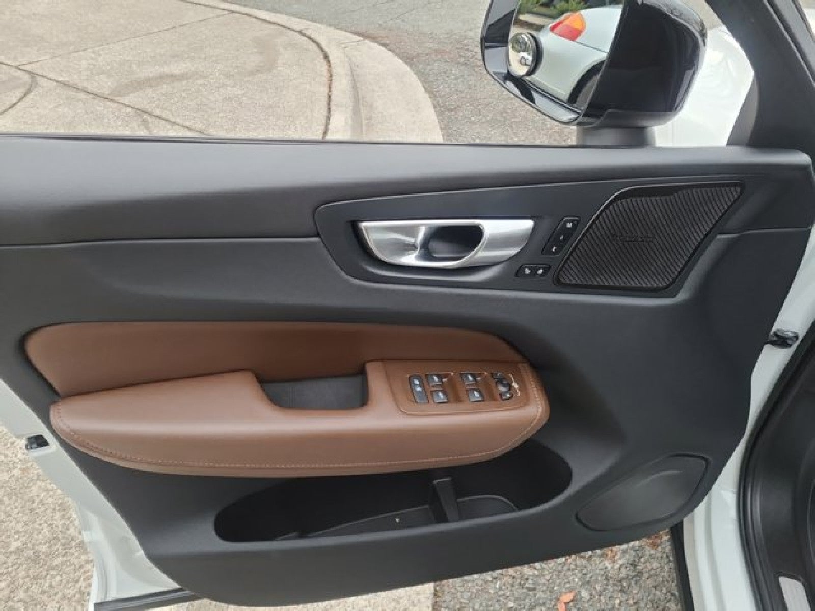 2023 Volvo XC60 AWD Plus Dark Theme