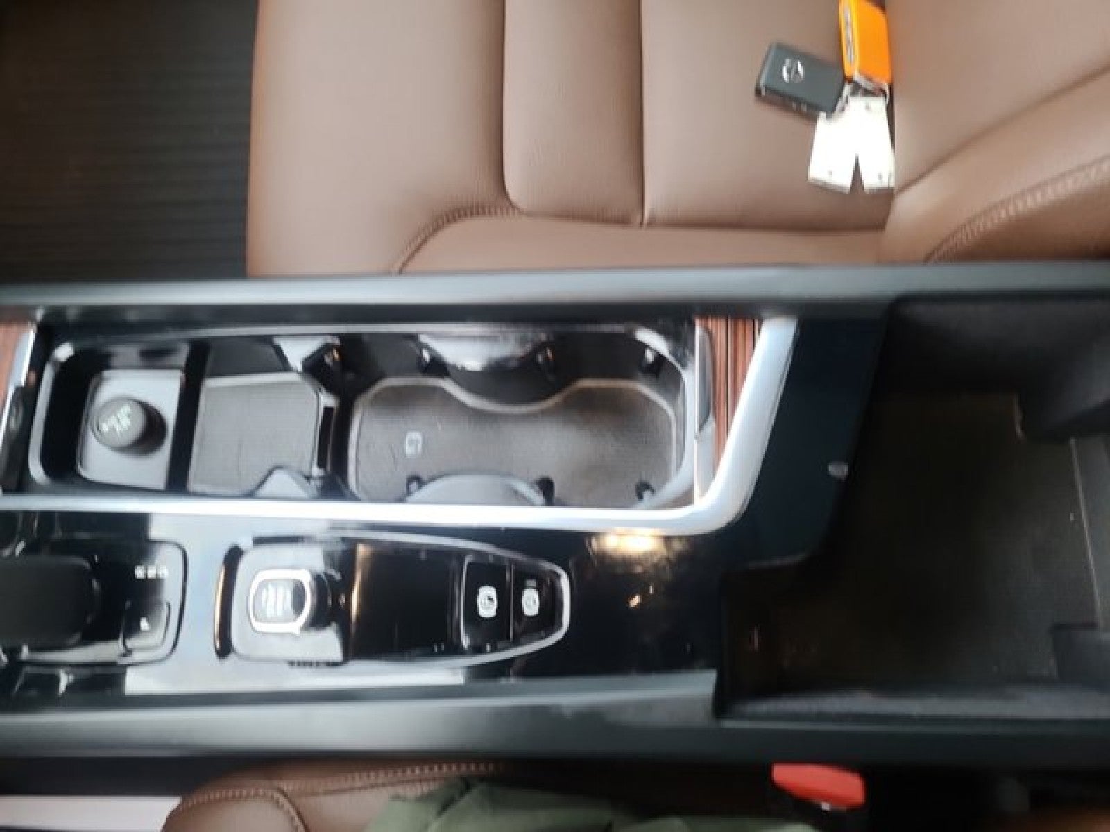 2023 Volvo XC60 AWD Plus Dark Theme