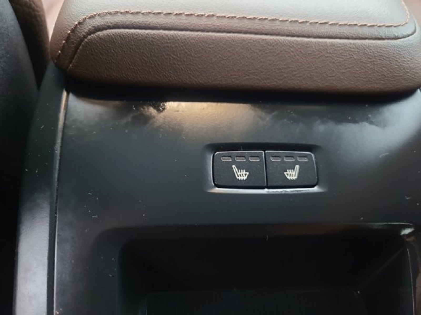 2023 Volvo XC60 AWD Plus Dark Theme