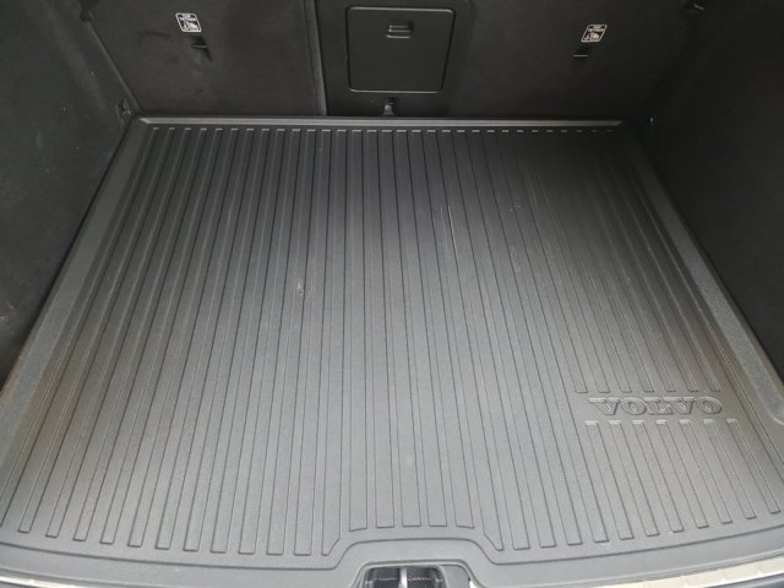 2023 Volvo XC60 AWD Plus Dark Theme