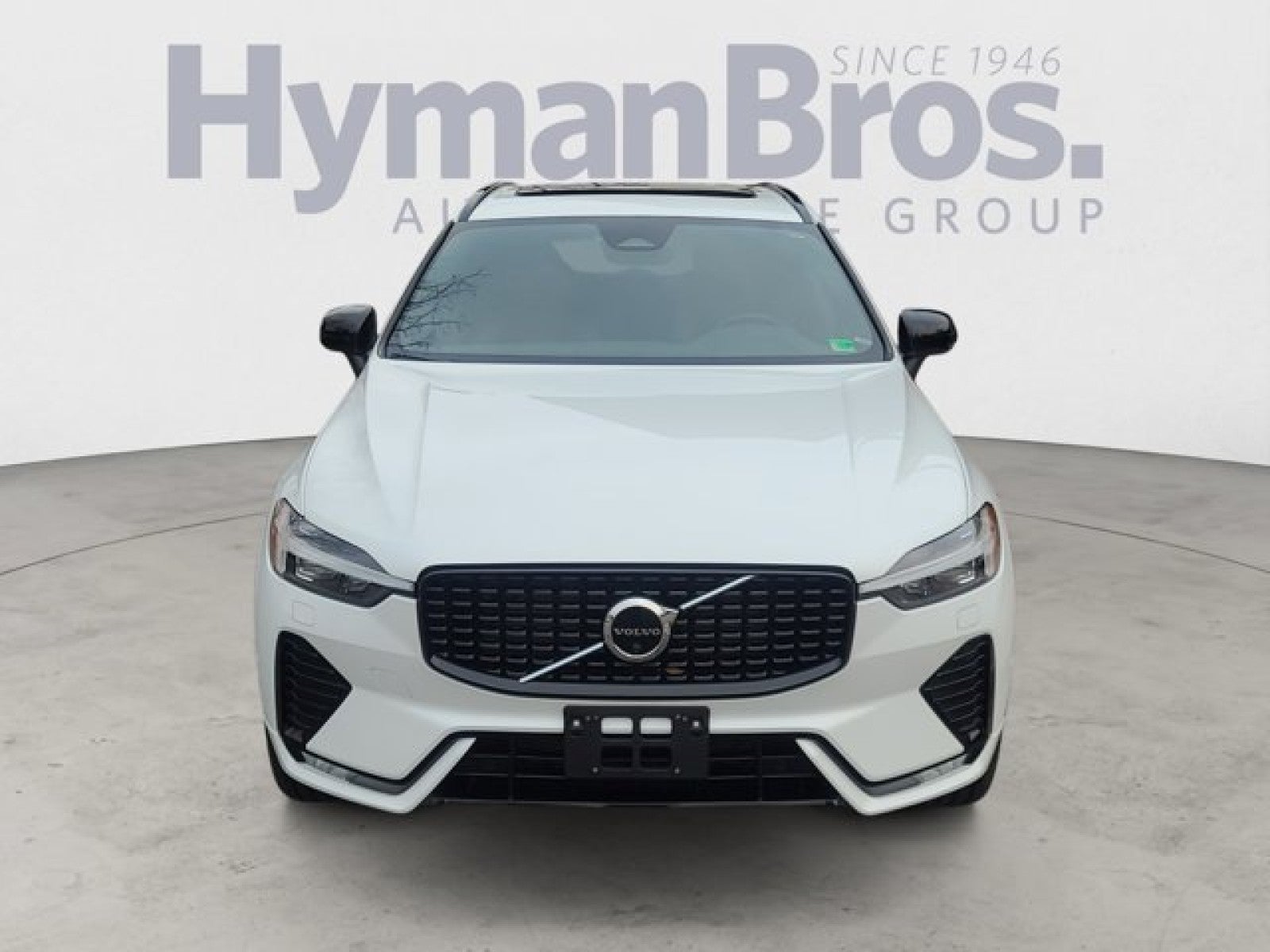 2023 Volvo XC60 AWD Plus Dark Theme