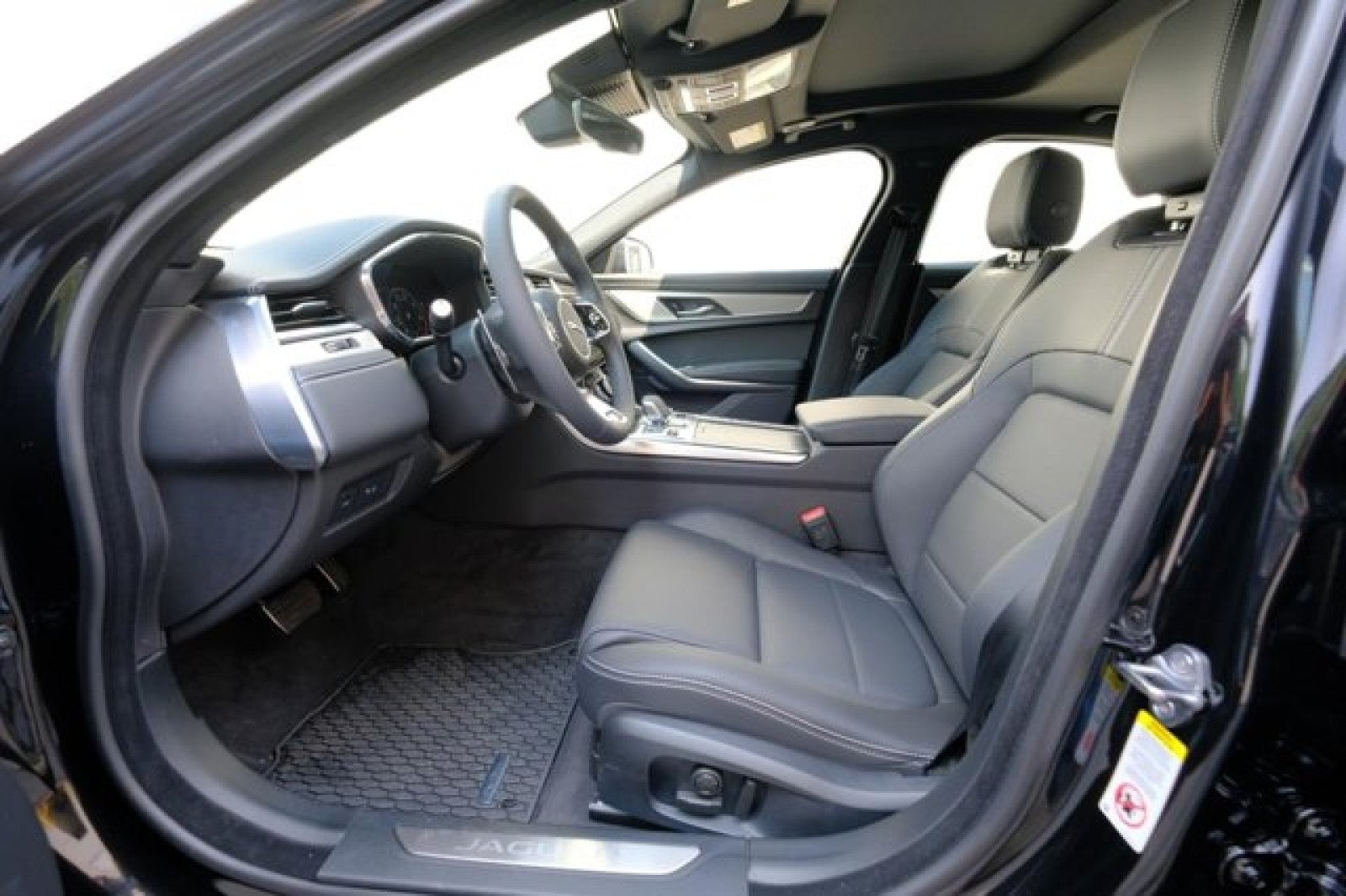 2024 Jaguar XF R-Dynamic SE