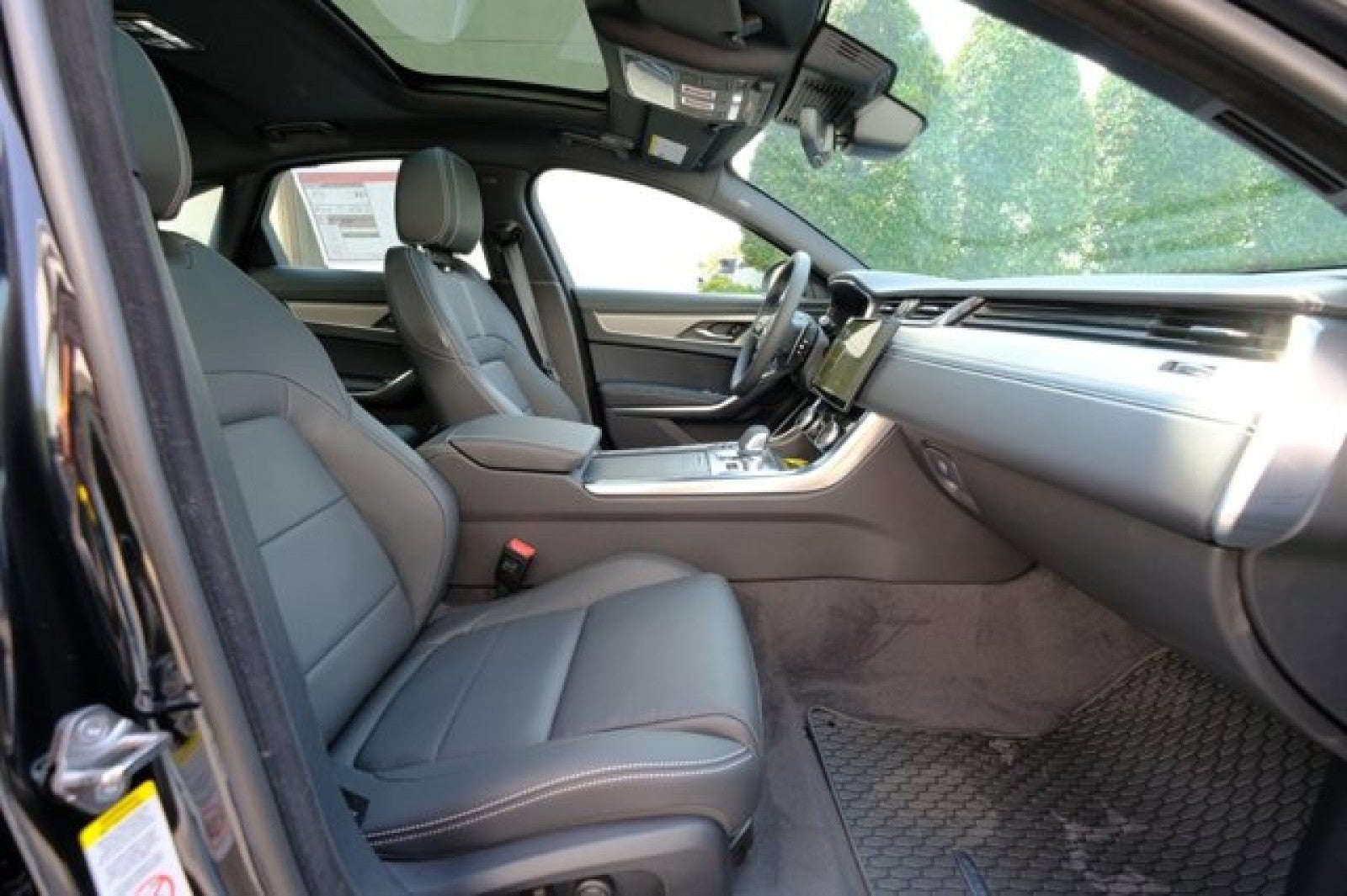 2024 Jaguar XF R-Dynamic SE