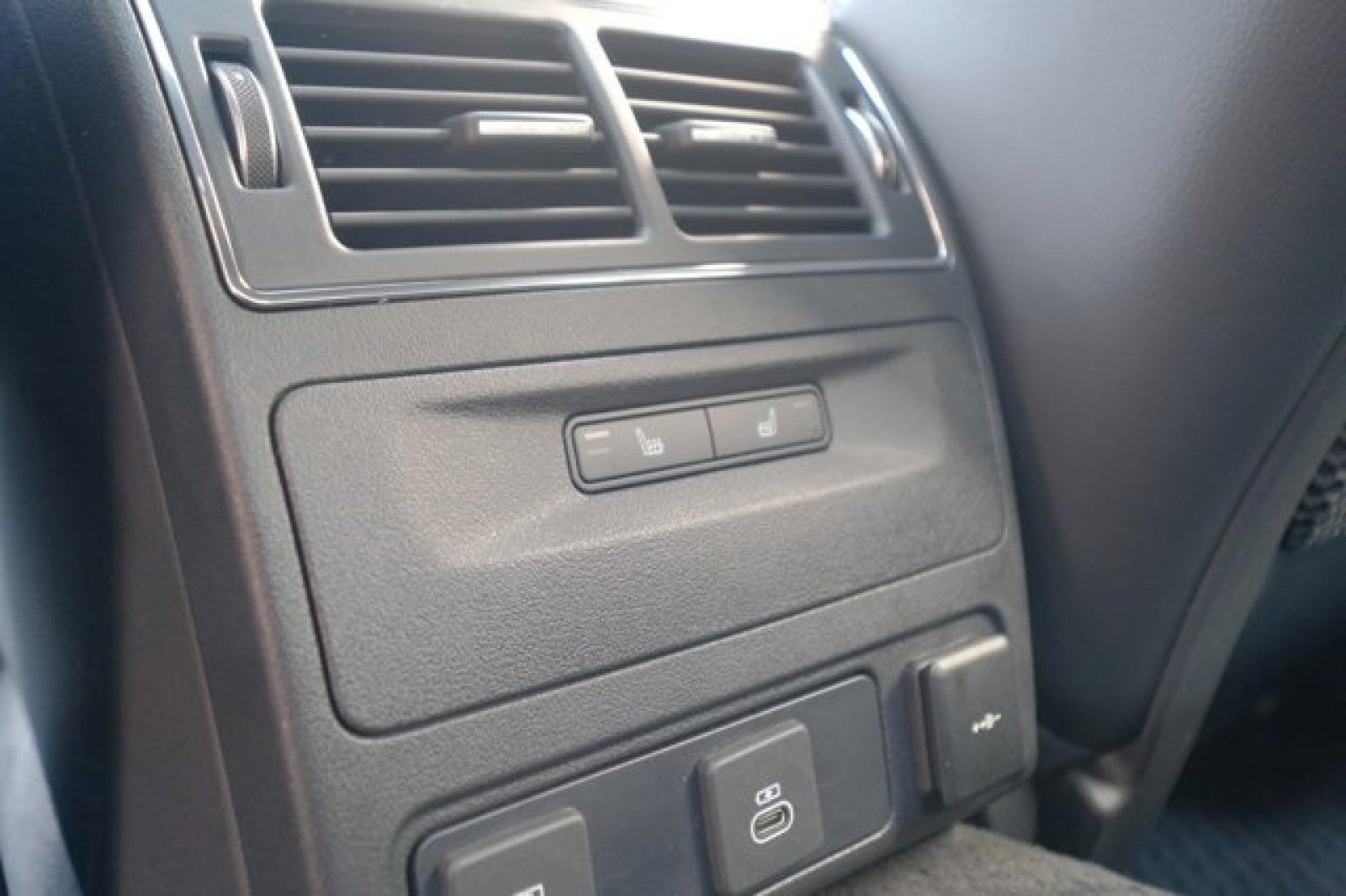 2024 Jaguar XF R-Dynamic SE