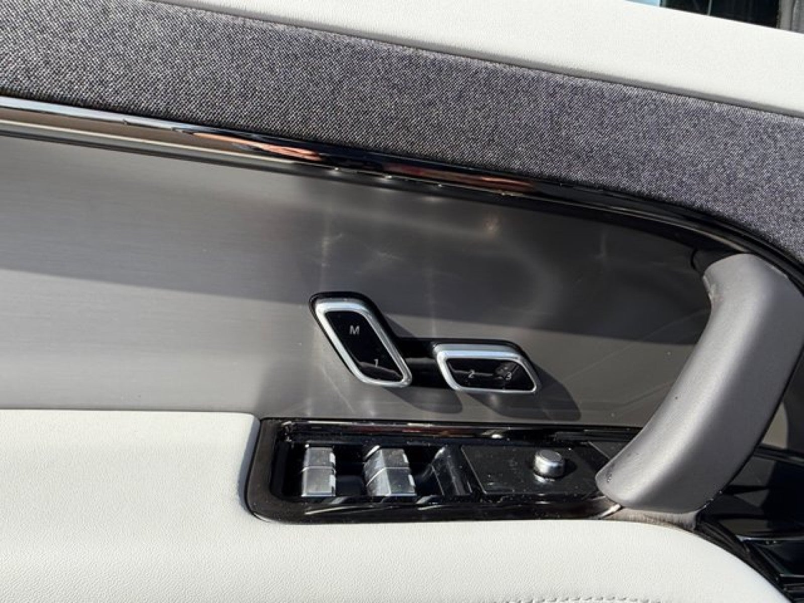 2026 Land Rover Range Rover Sport SE