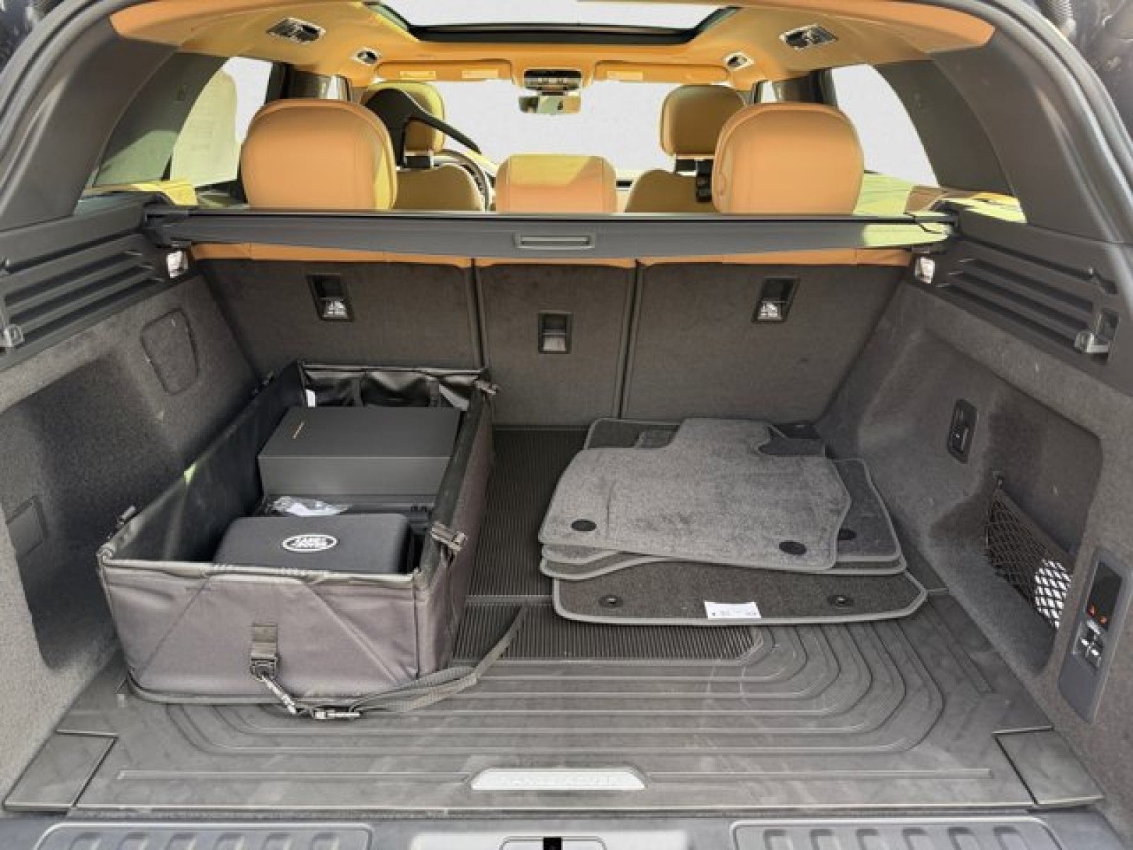 2026 Land Rover Range Rover Sport SE