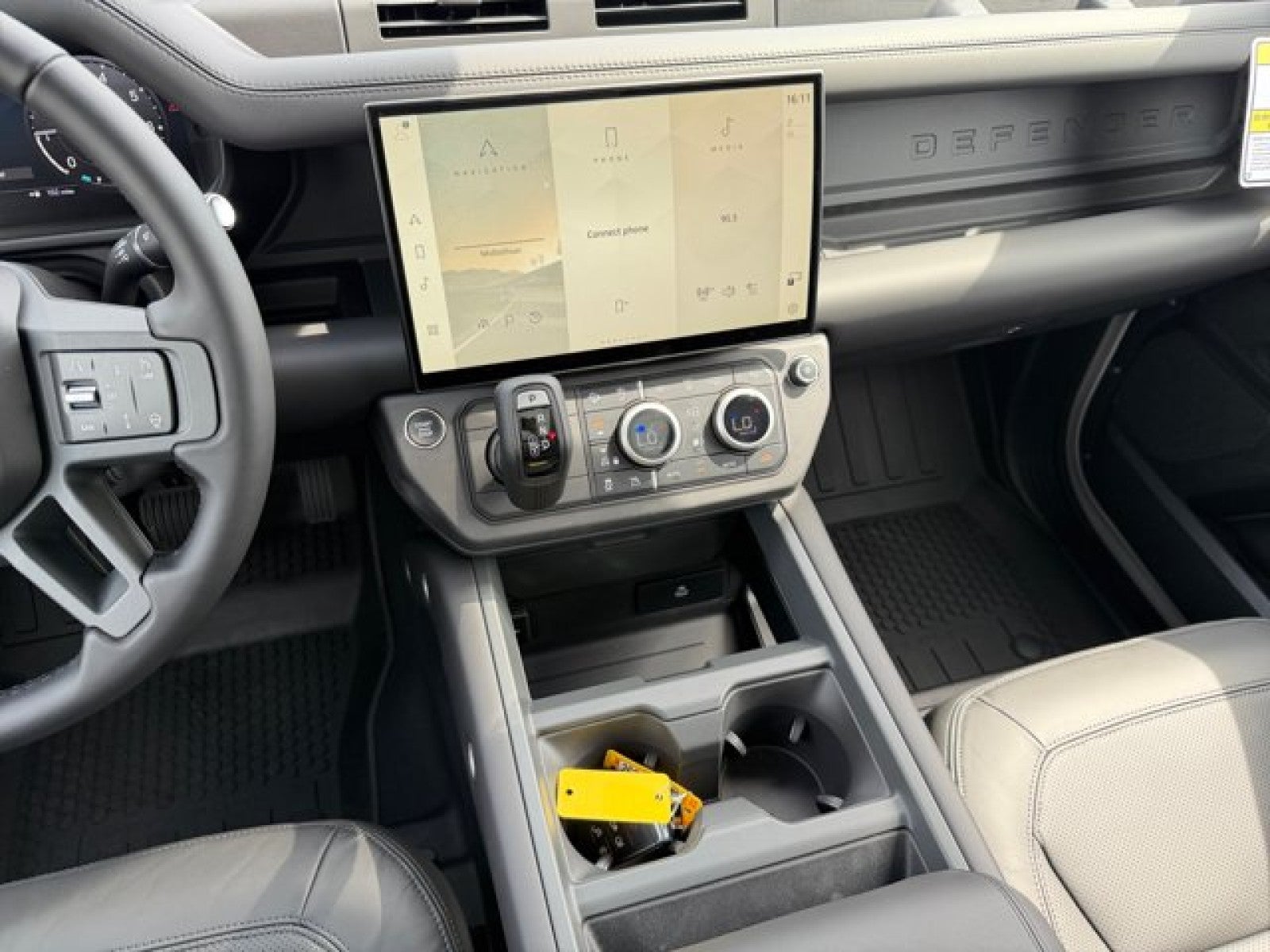 2026 Land Rover Defender X-Dynamic SE