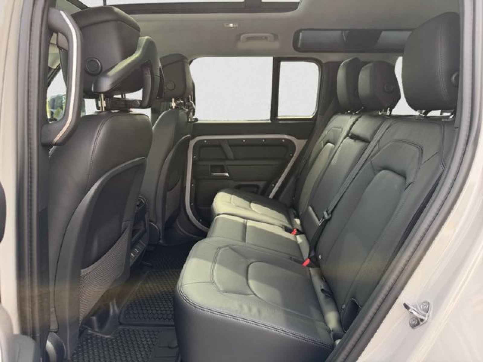 2026 Land Rover Defender X-Dynamic SE