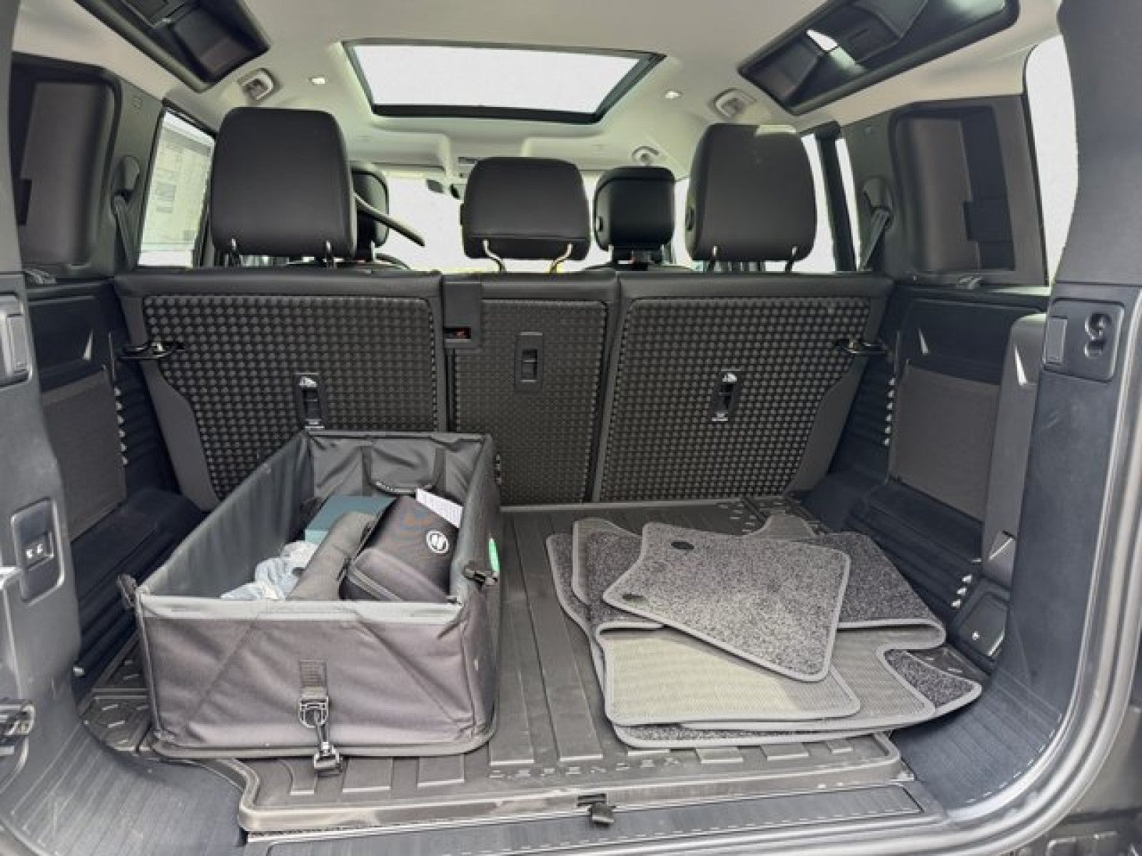 2026 Land Rover Defender X-Dynamic SE