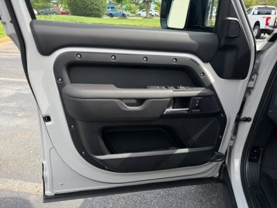 2026 Land Rover Defender X-Dynamic SE