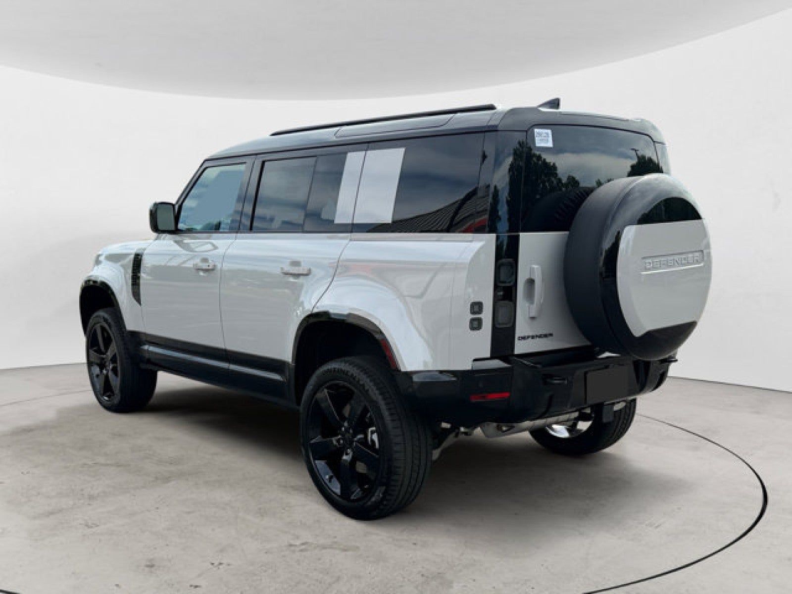 2026 Land Rover Defender X-Dynamic SE