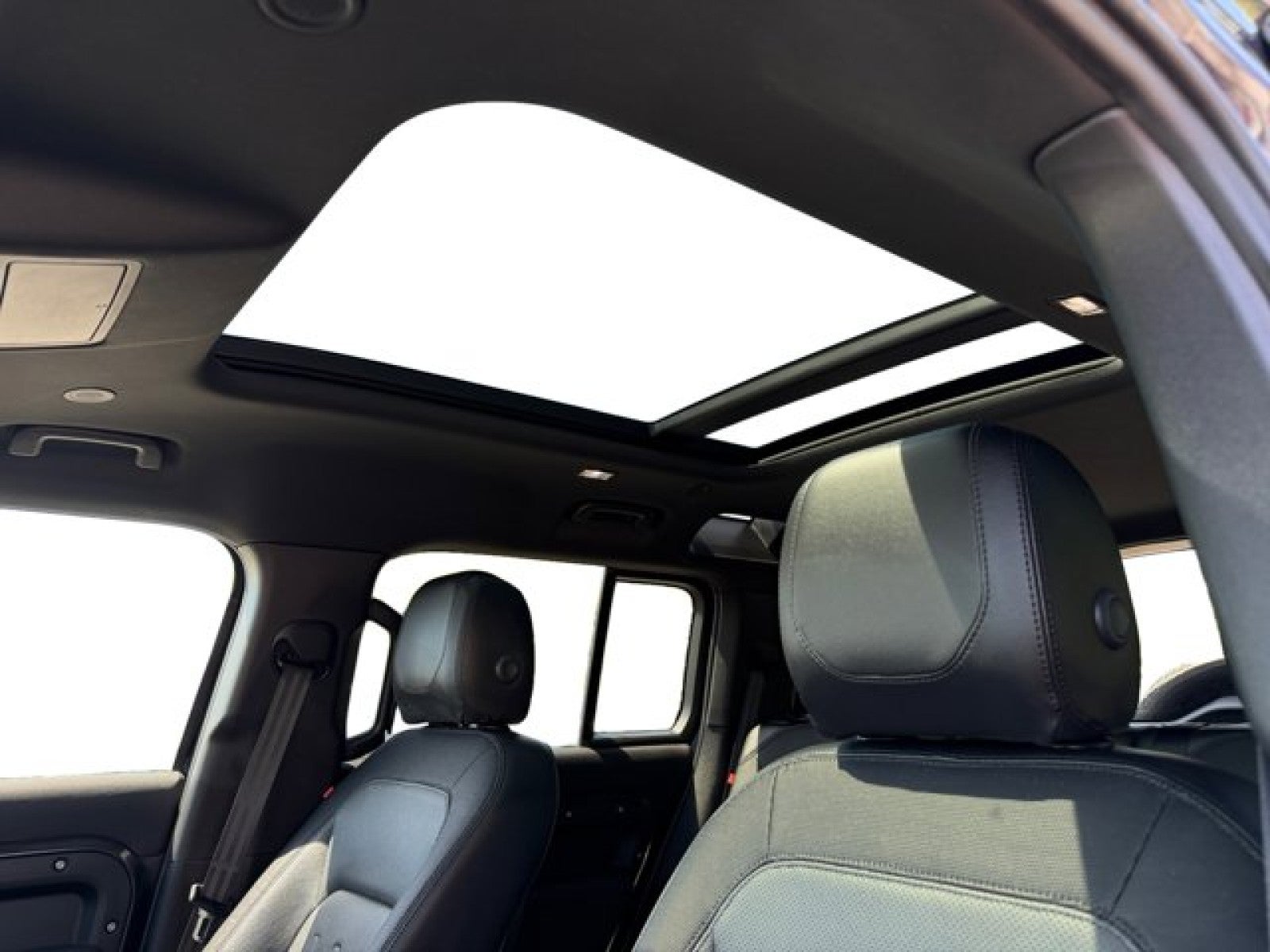 2022 Land Rover Defender X-Dynamic SE