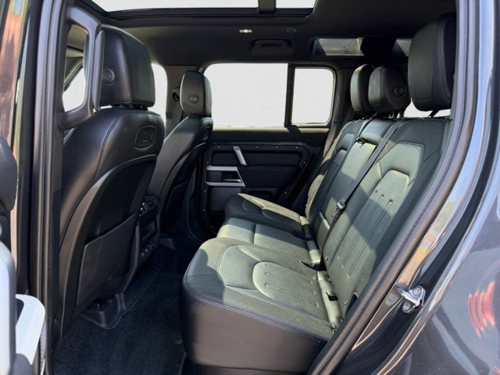 2022 Land Rover Defender X-Dynamic SE