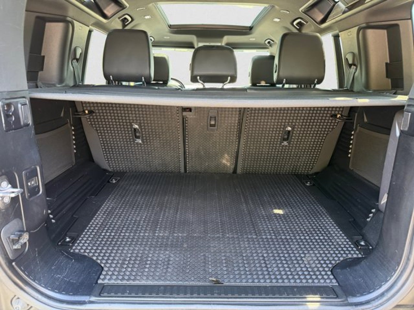 2022 Land Rover Defender X-Dynamic SE