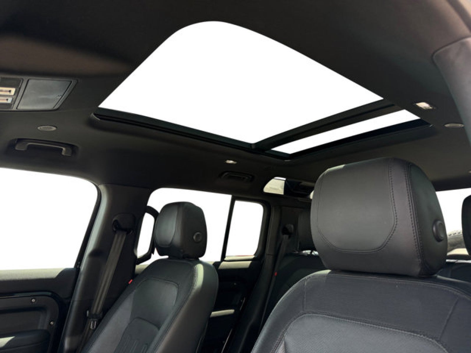 2022 Land Rover Defender X-Dynamic SE