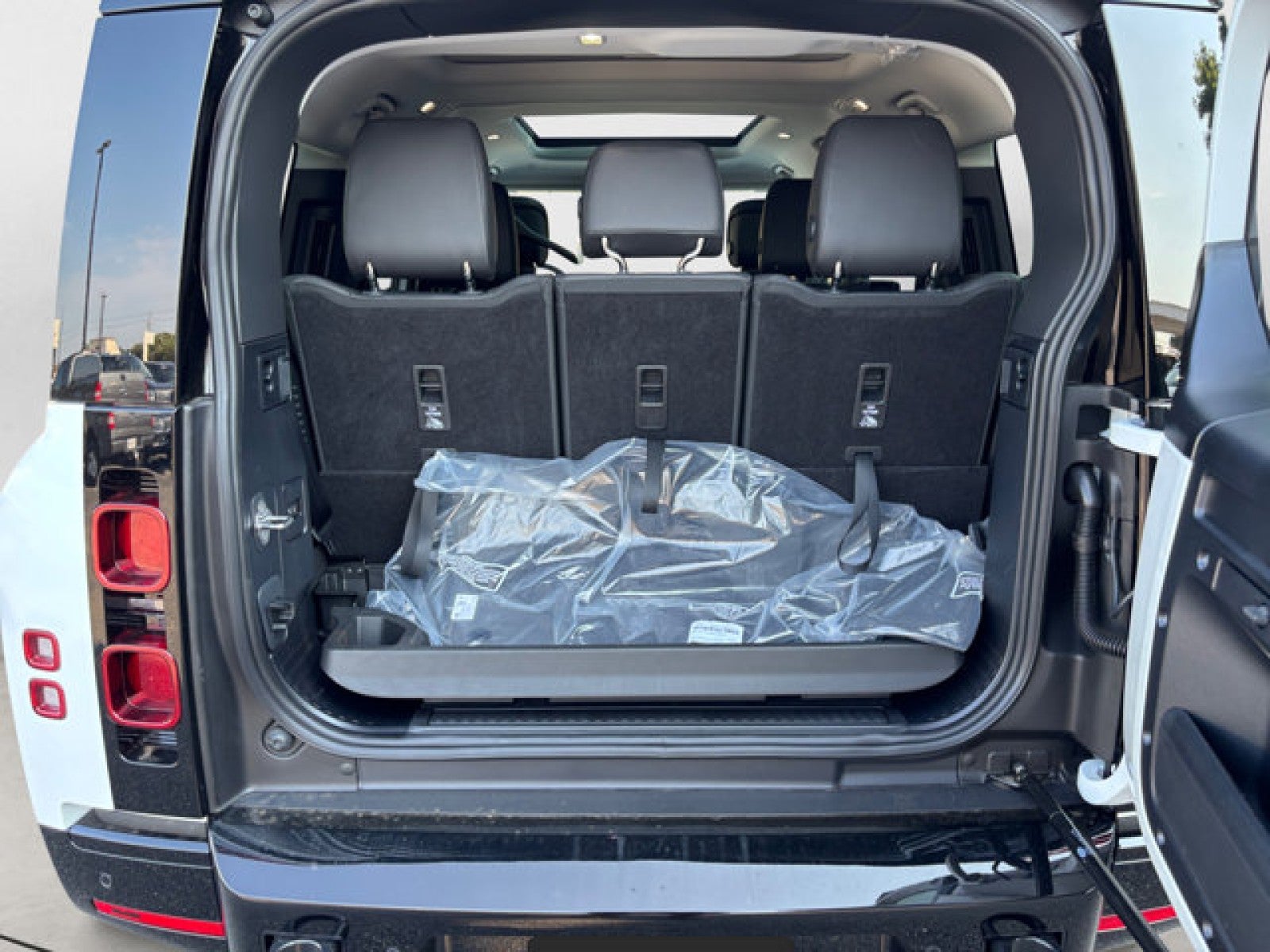 2025 Land Rover Defender X-Dynamic SE