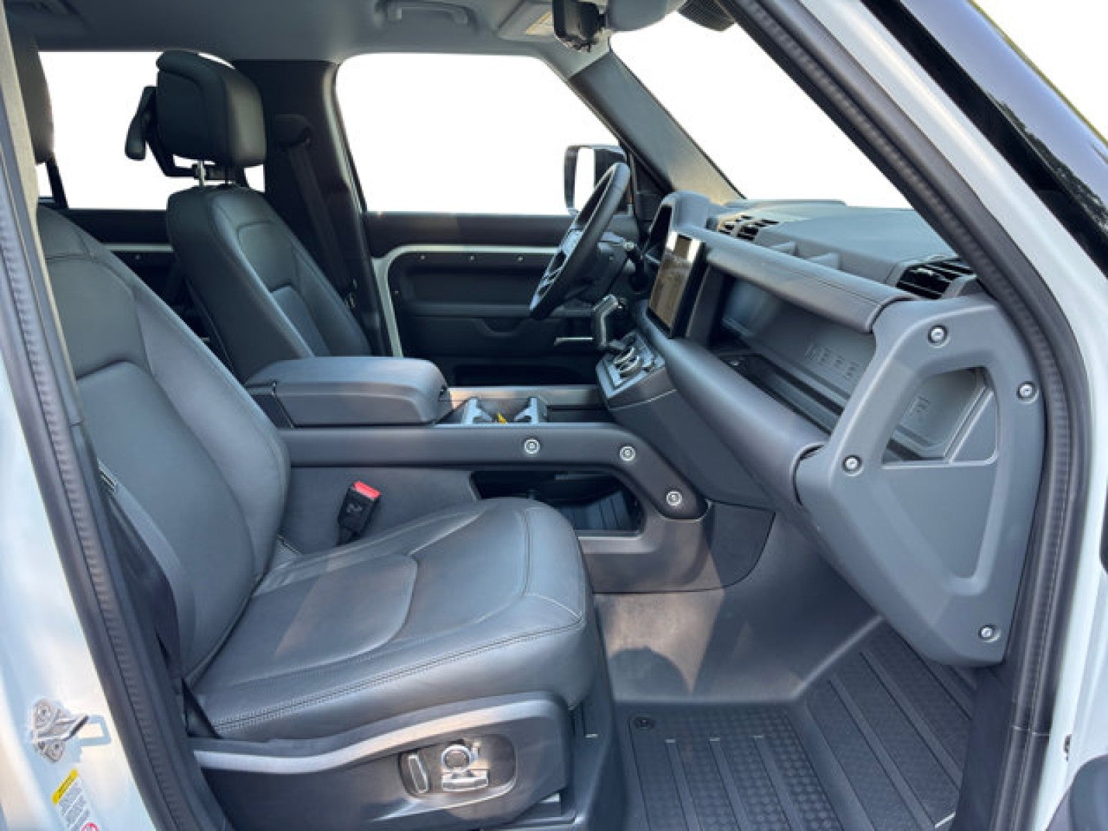 2025 Land Rover Defender X-Dynamic SE