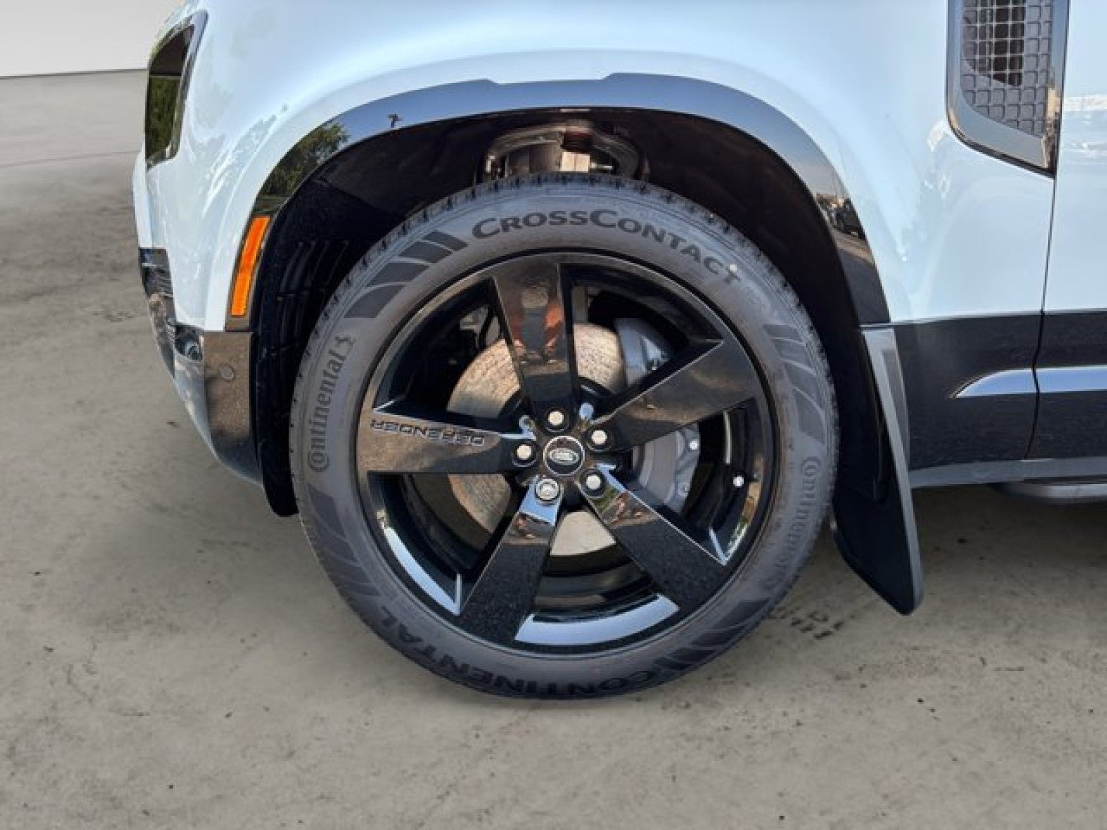 2025 Land Rover Defender X-Dynamic SE