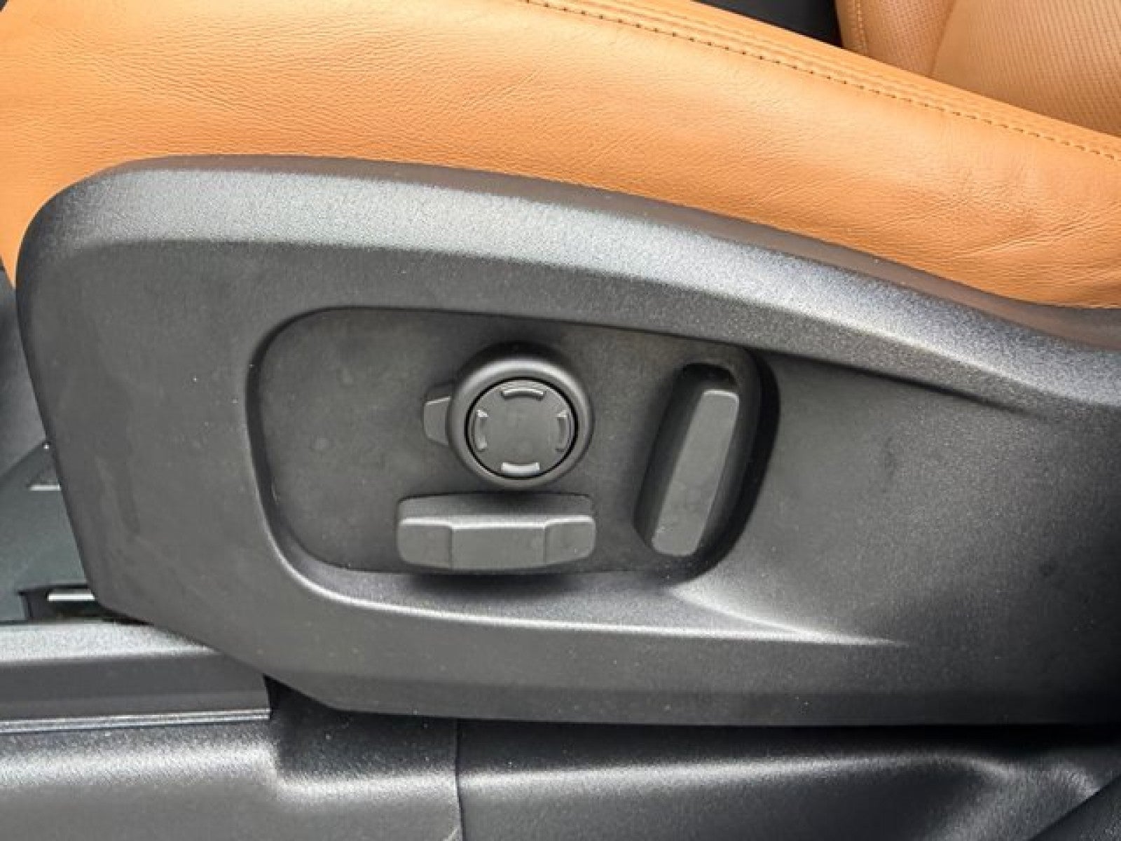 2023 Land Rover Defender S