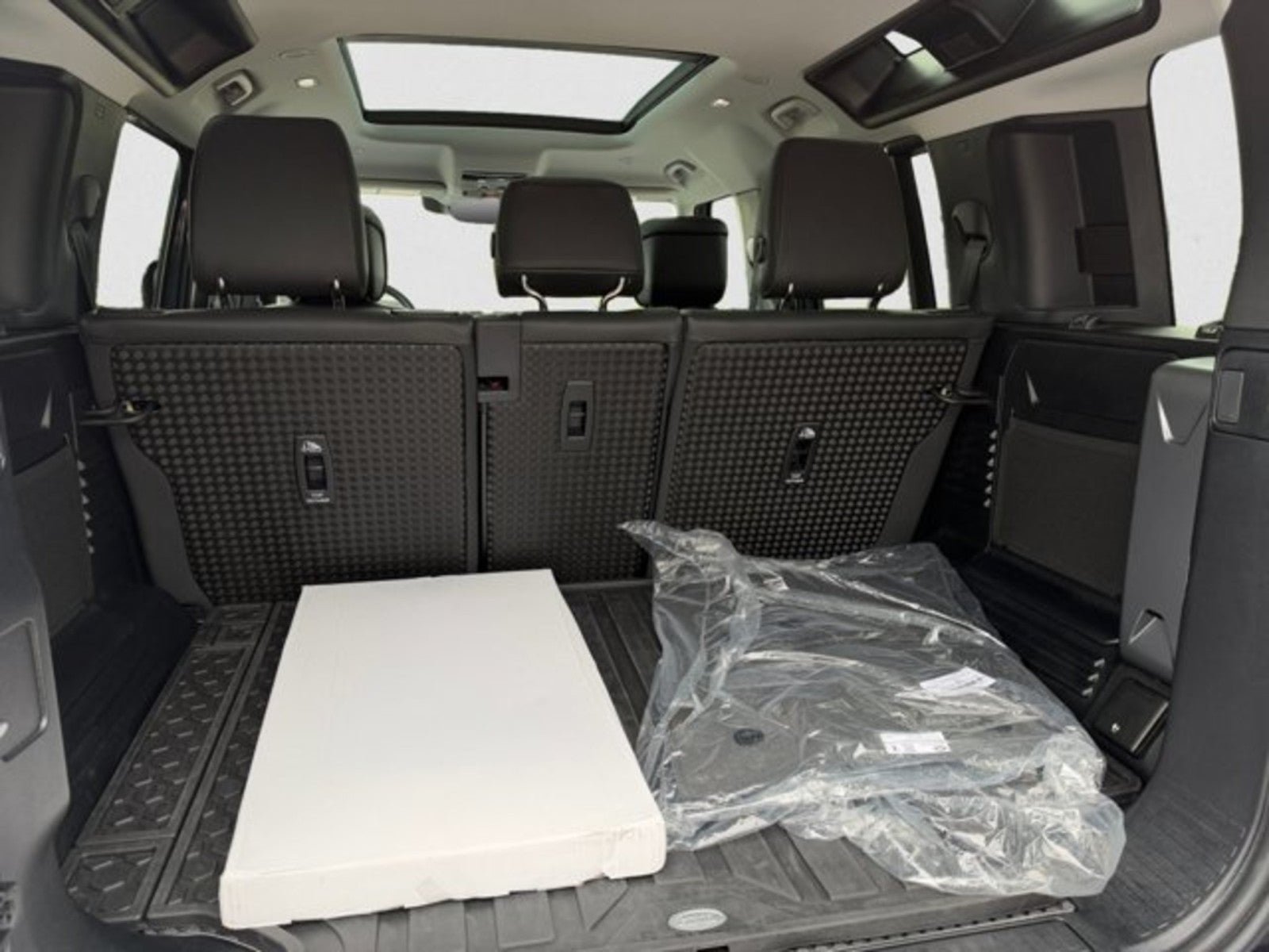 2025 Land Rover Defender S