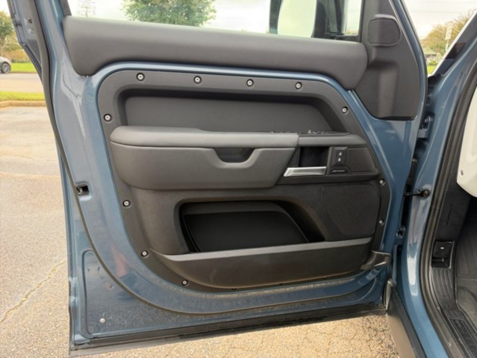 2025 Land Rover Defender S
