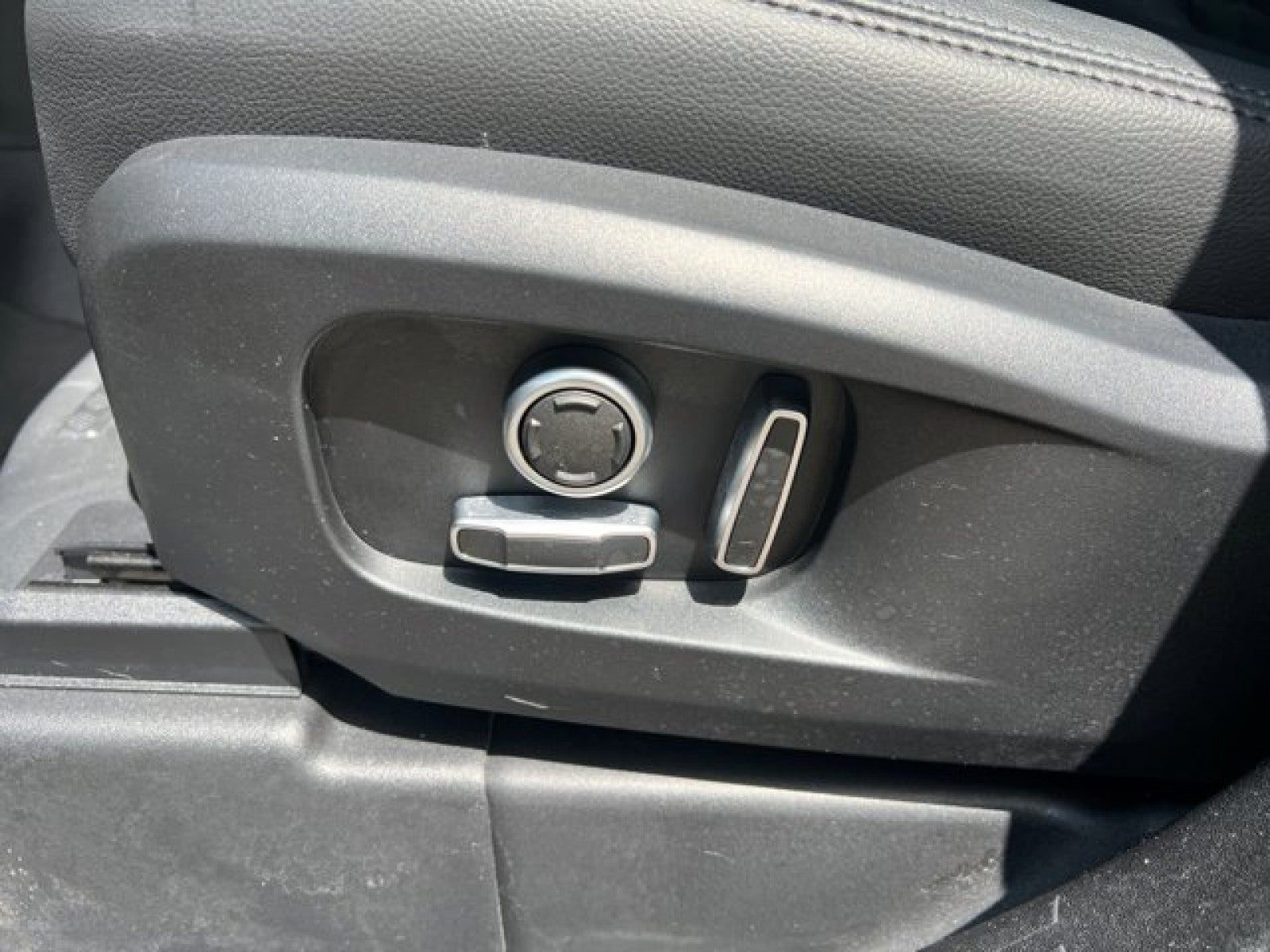 2024 Land Rover Defender S