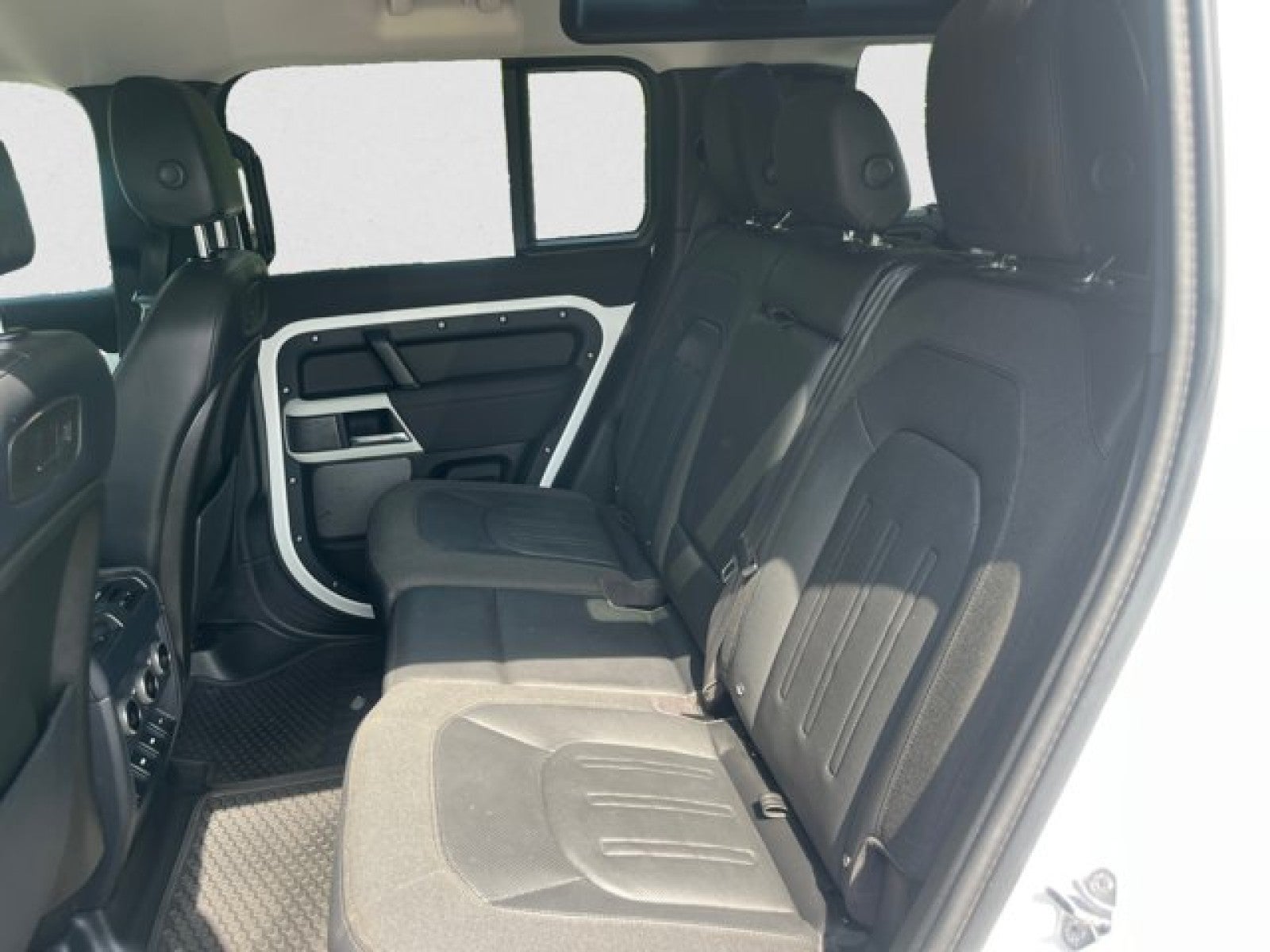 2020 Land Rover Defender SE