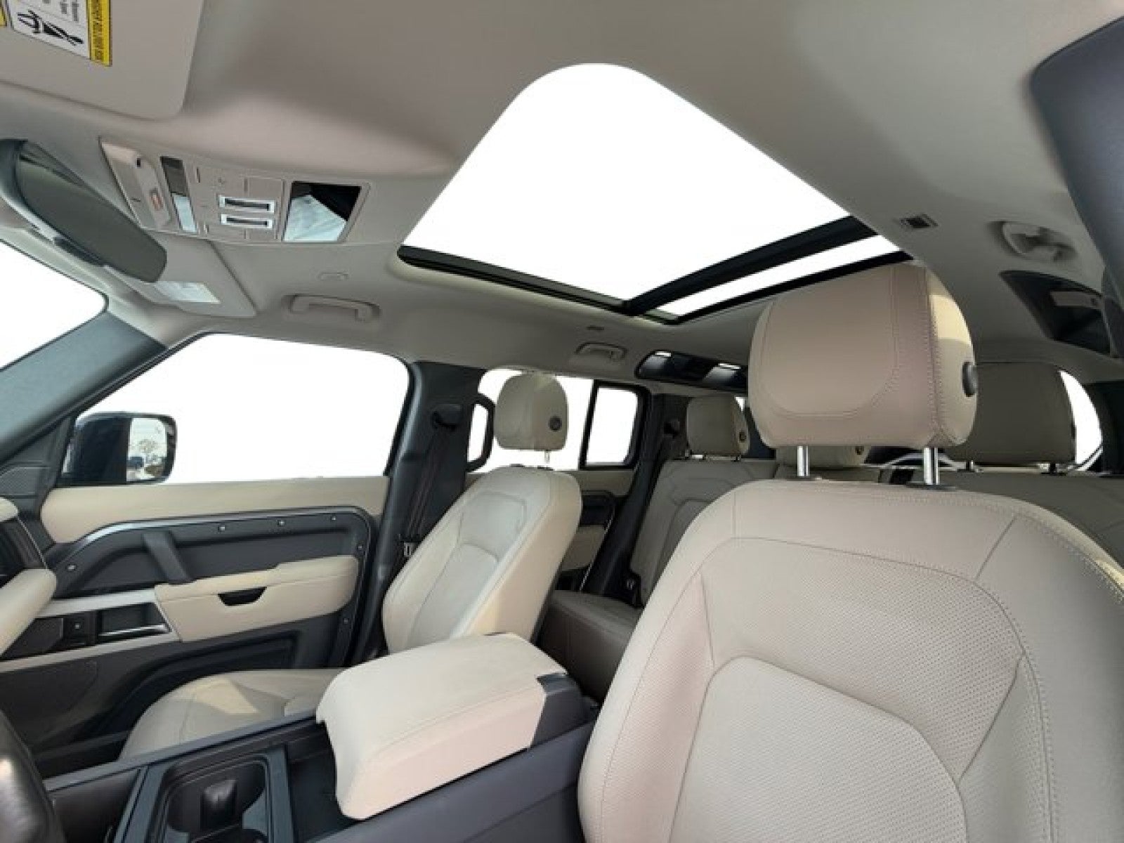 2023 Land Rover Defender SE 11O SE AWD