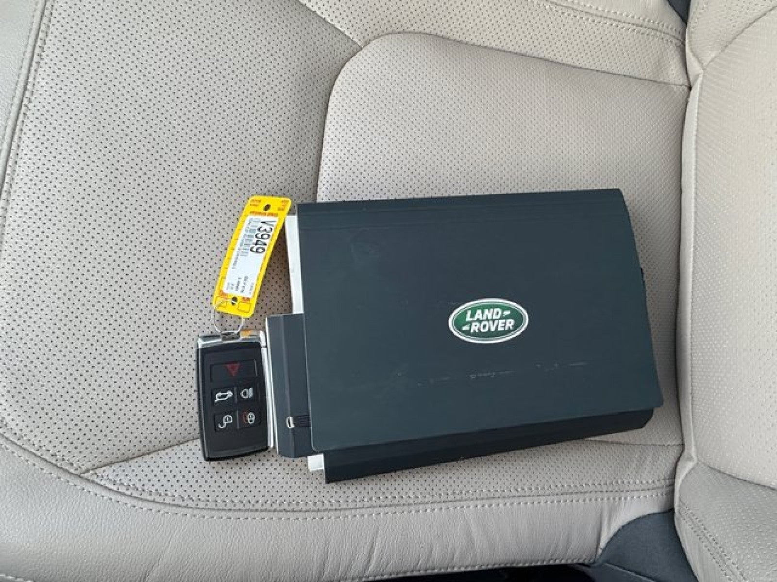 2023 Land Rover Defender SE 11O SE AWD