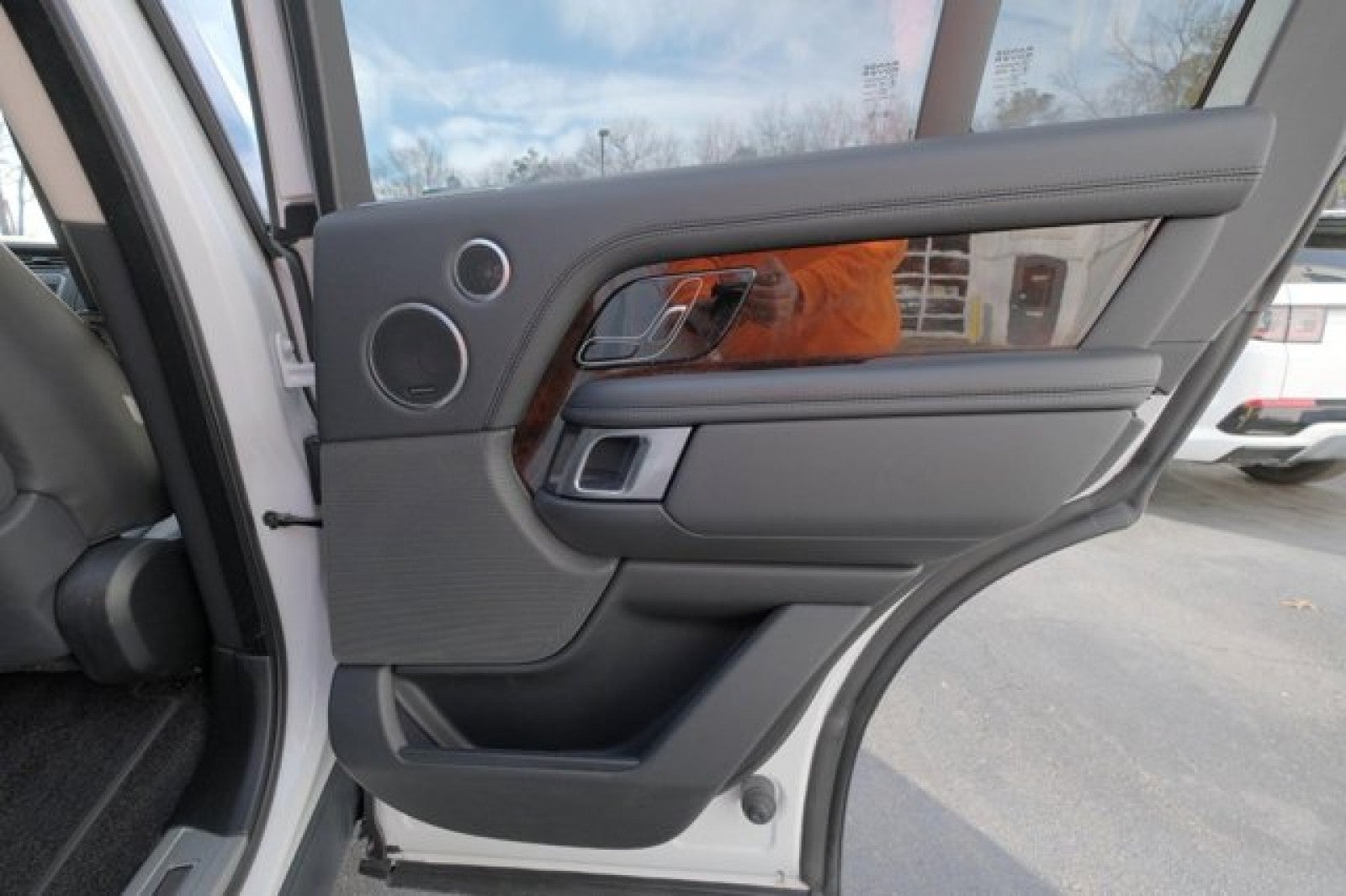 2021 Land Rover Range Rover Westminster | Rear Entertainment