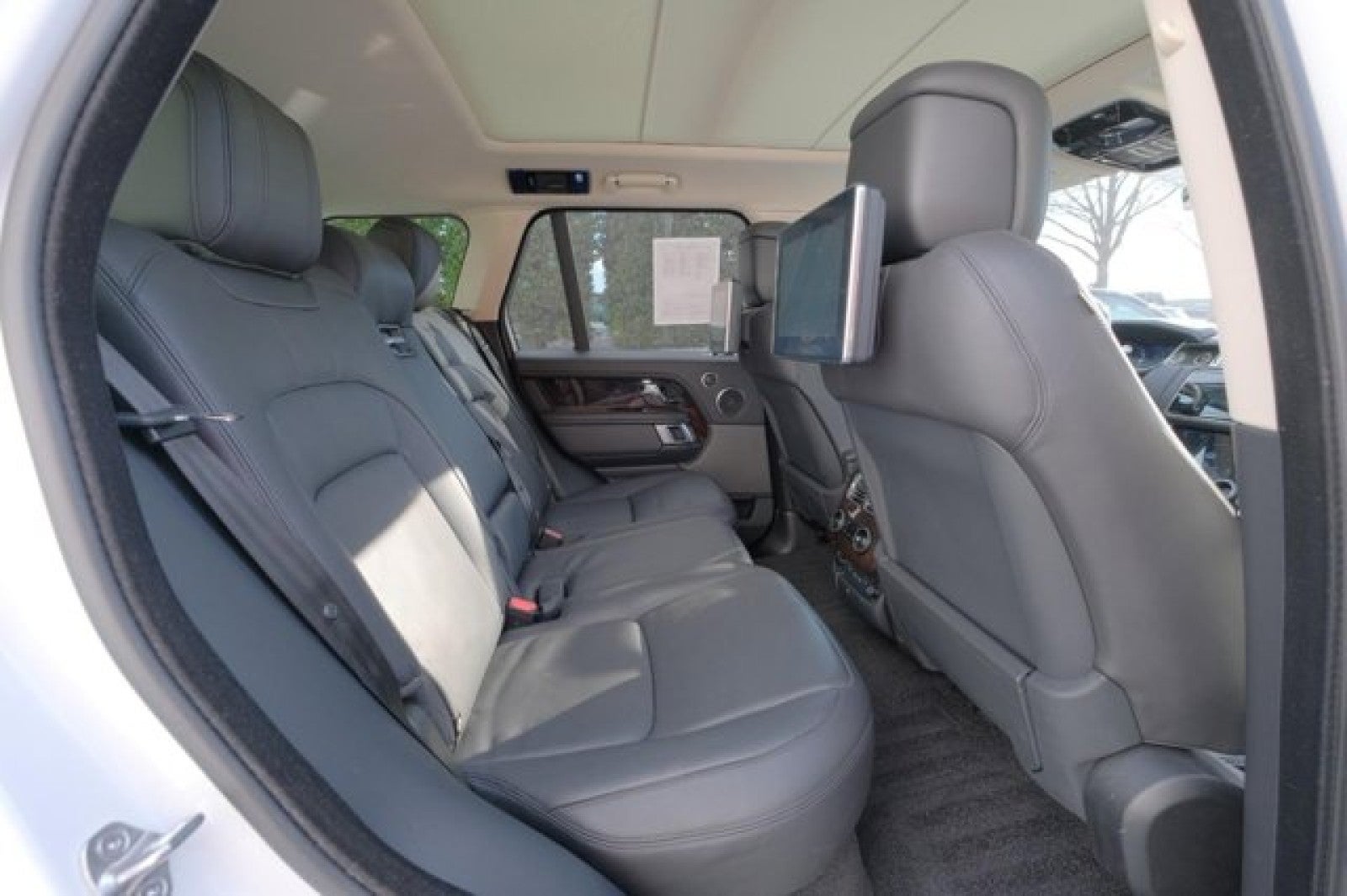 2021 Land Rover Range Rover Westminster | Rear Entertainment