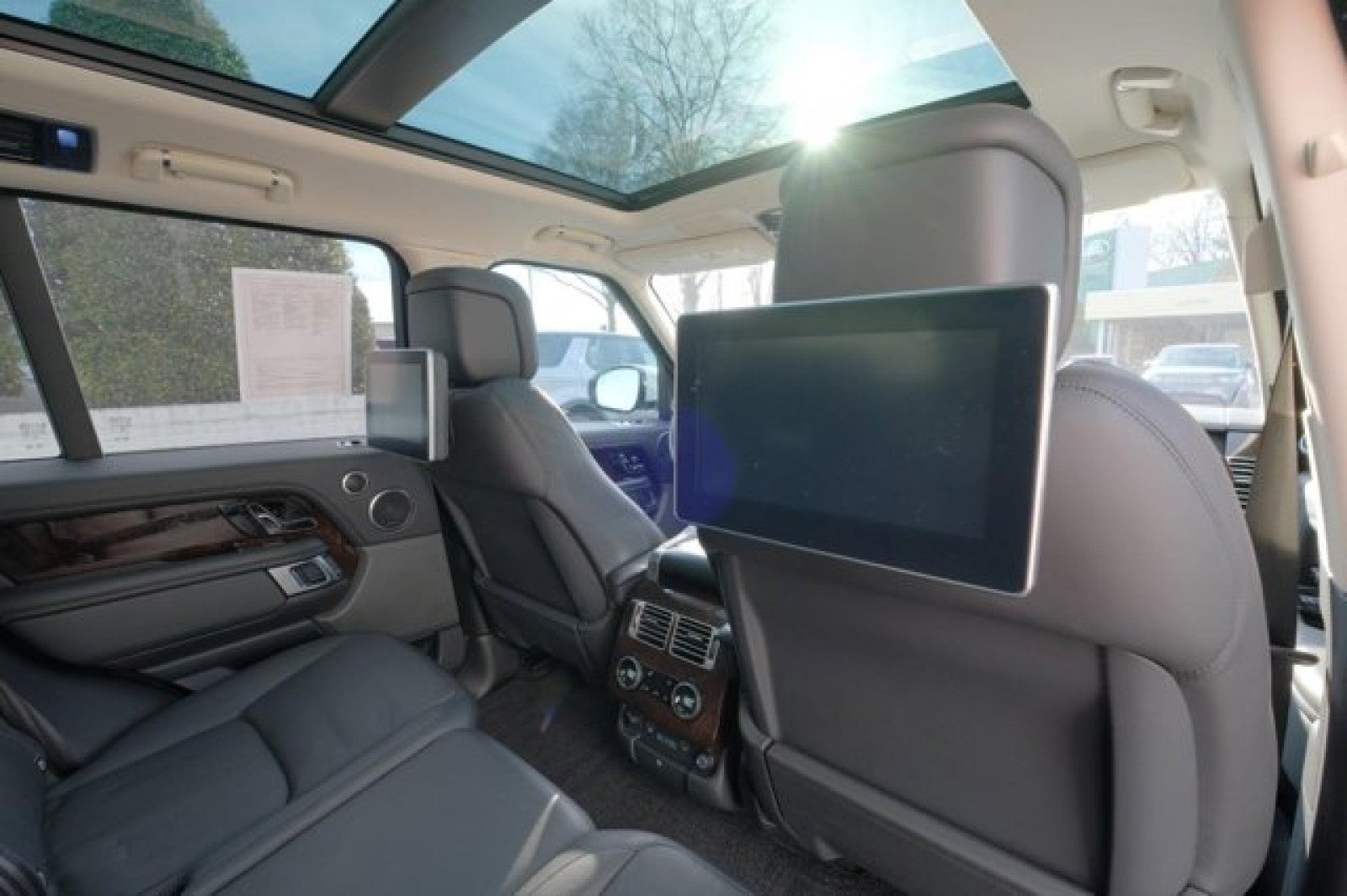 2021 Land Rover Range Rover Westminster | Rear Entertainment