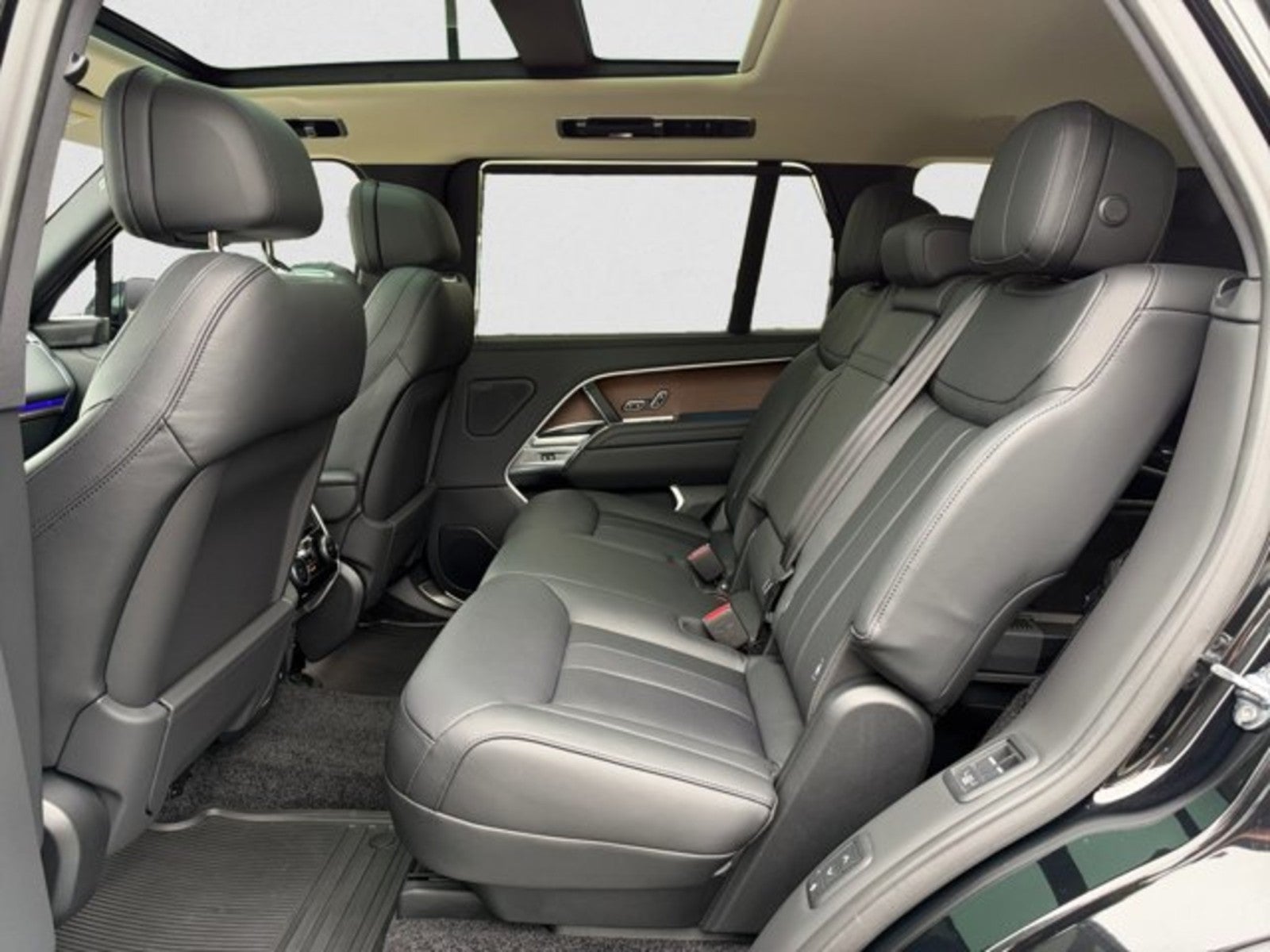 2025 Land Rover Range Rover SE