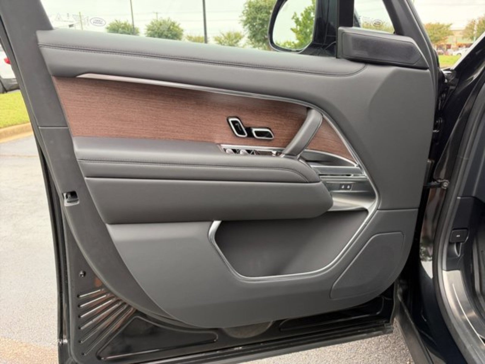 2025 Land Rover Range Rover SE
