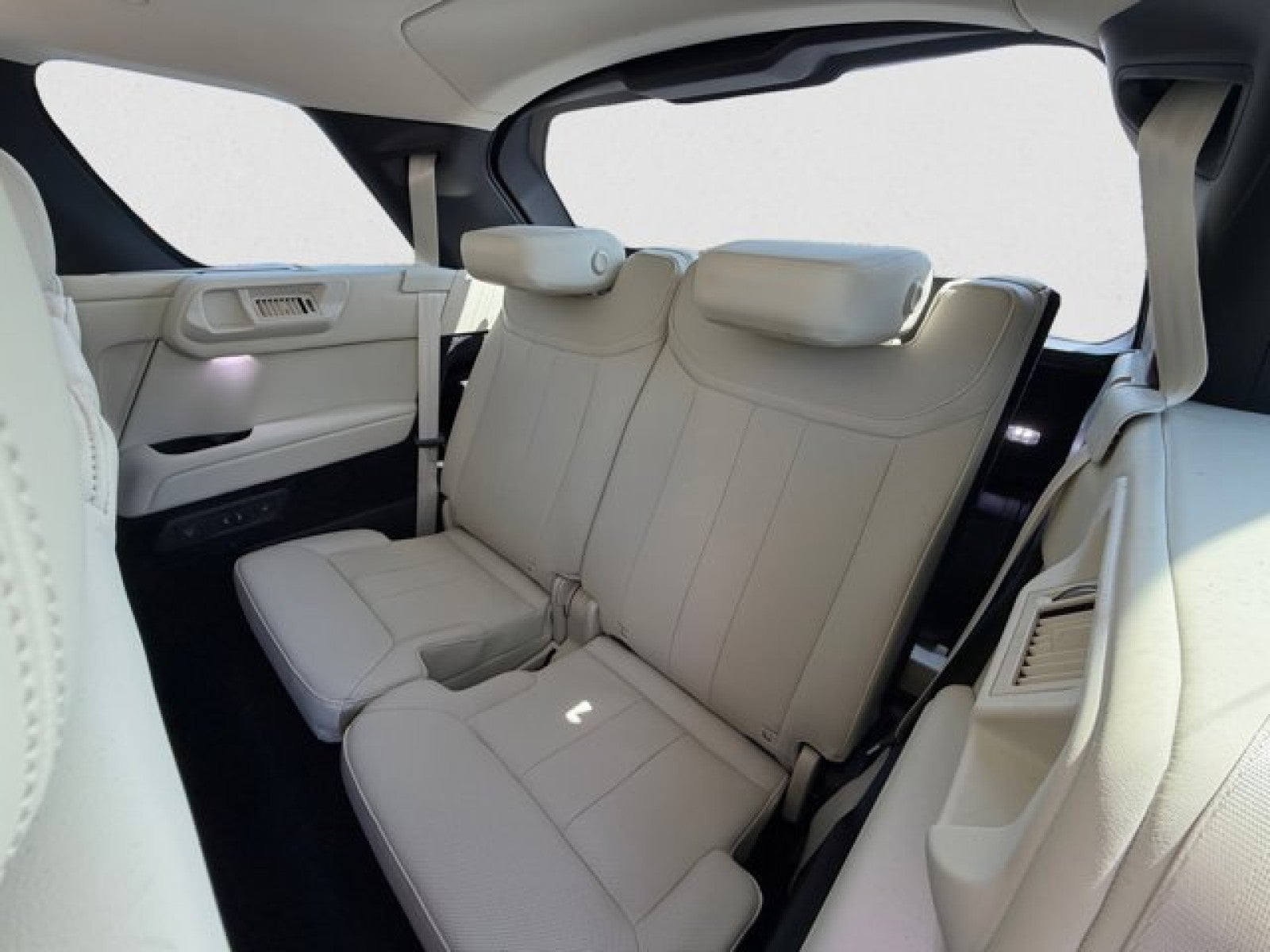 2023 Land Rover Range Rover SE LWB | 7 Seats