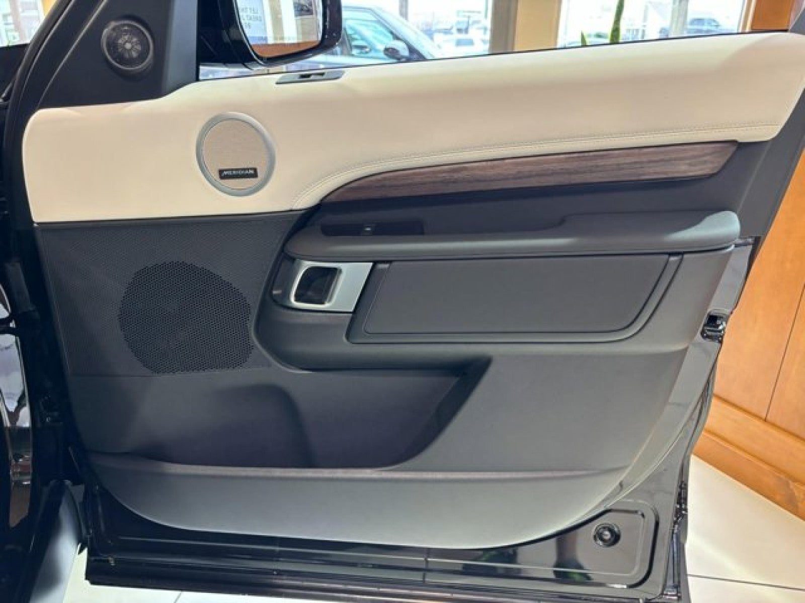 2024 Land Rover Discovery S