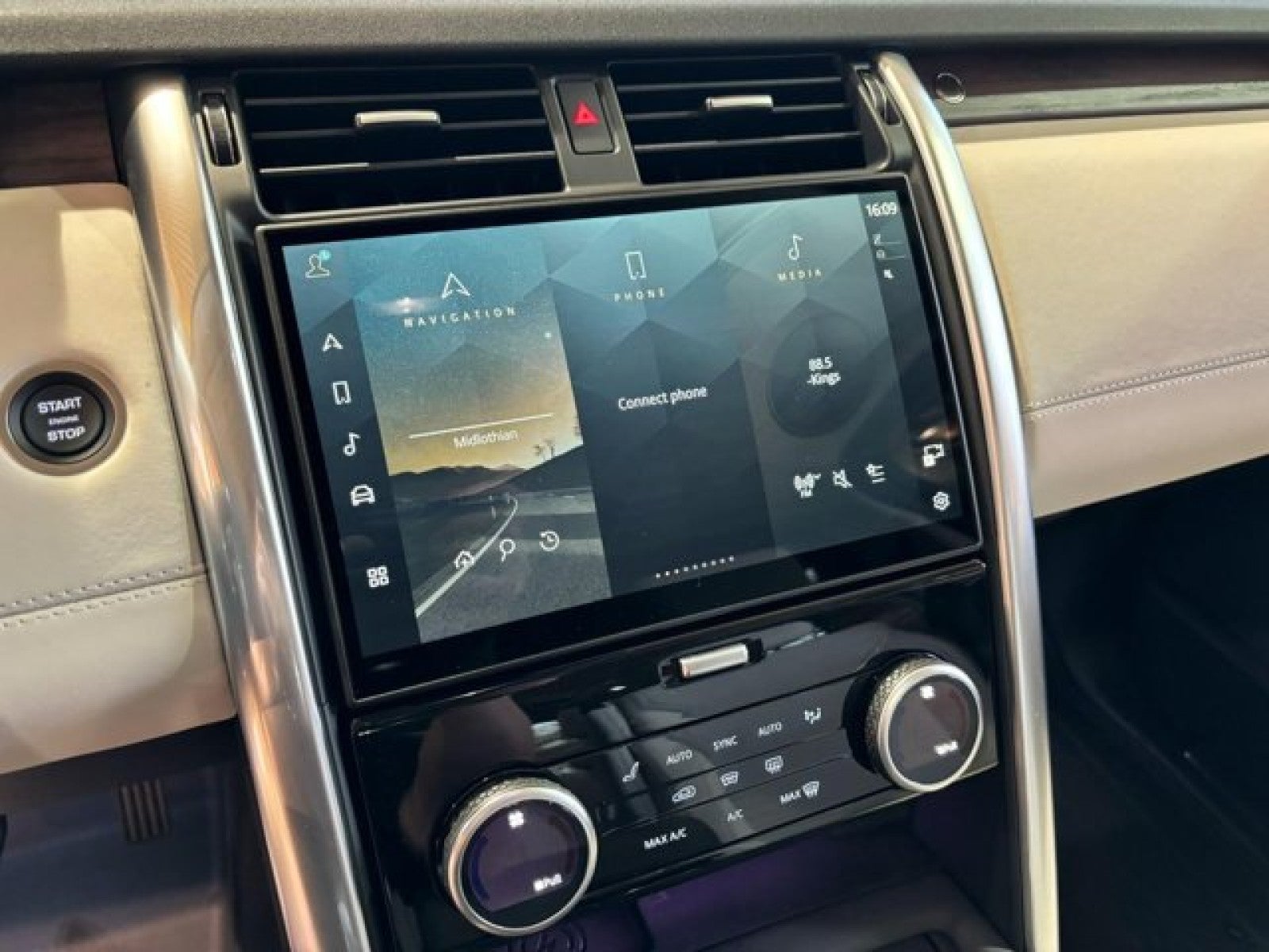 2024 Land Rover Discovery S