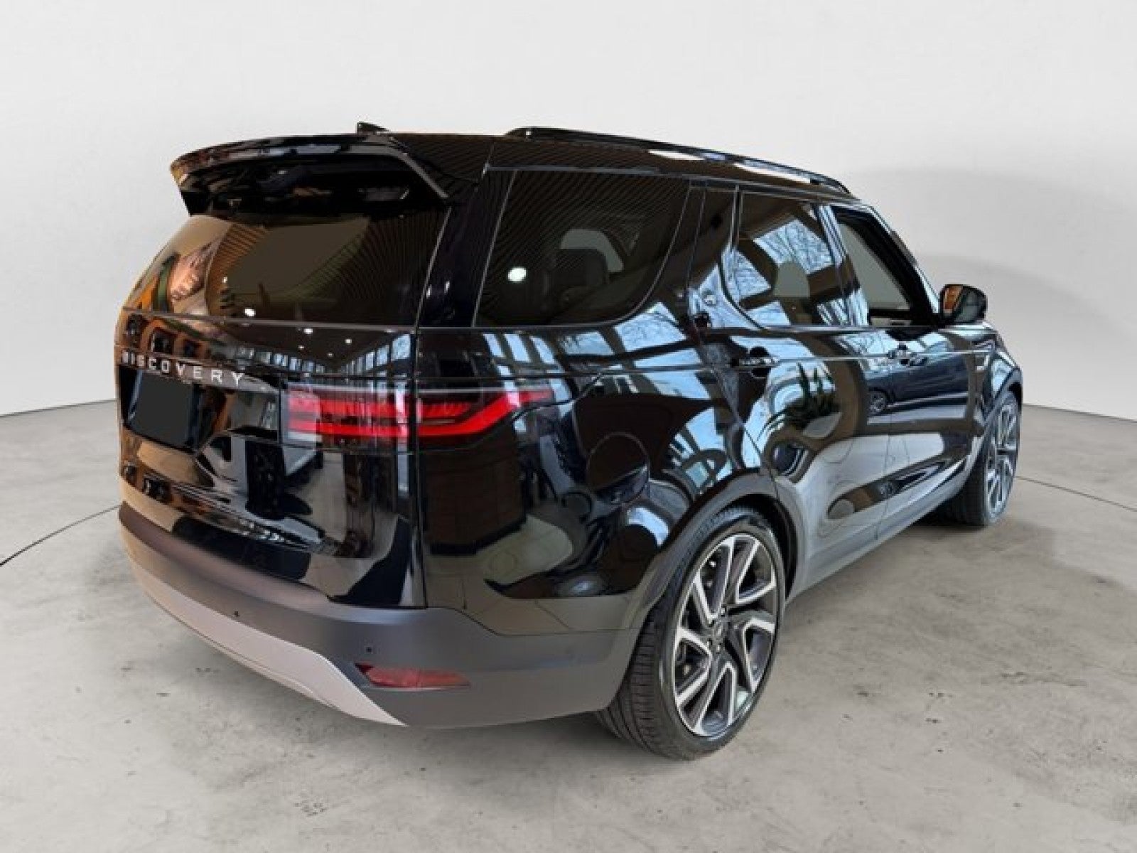 2024 Land Rover Discovery S