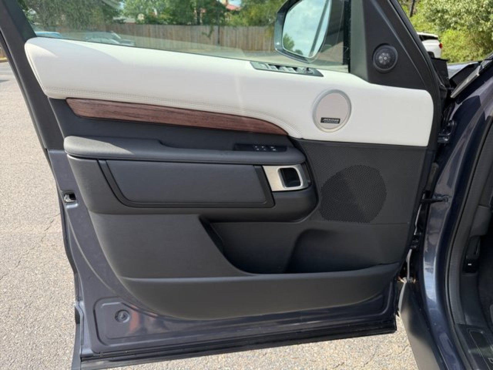 2024 Land Rover Discovery S