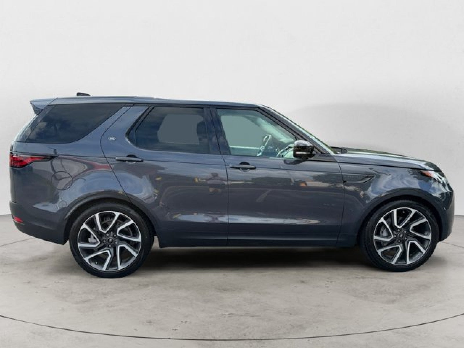 2024 Land Rover Discovery S