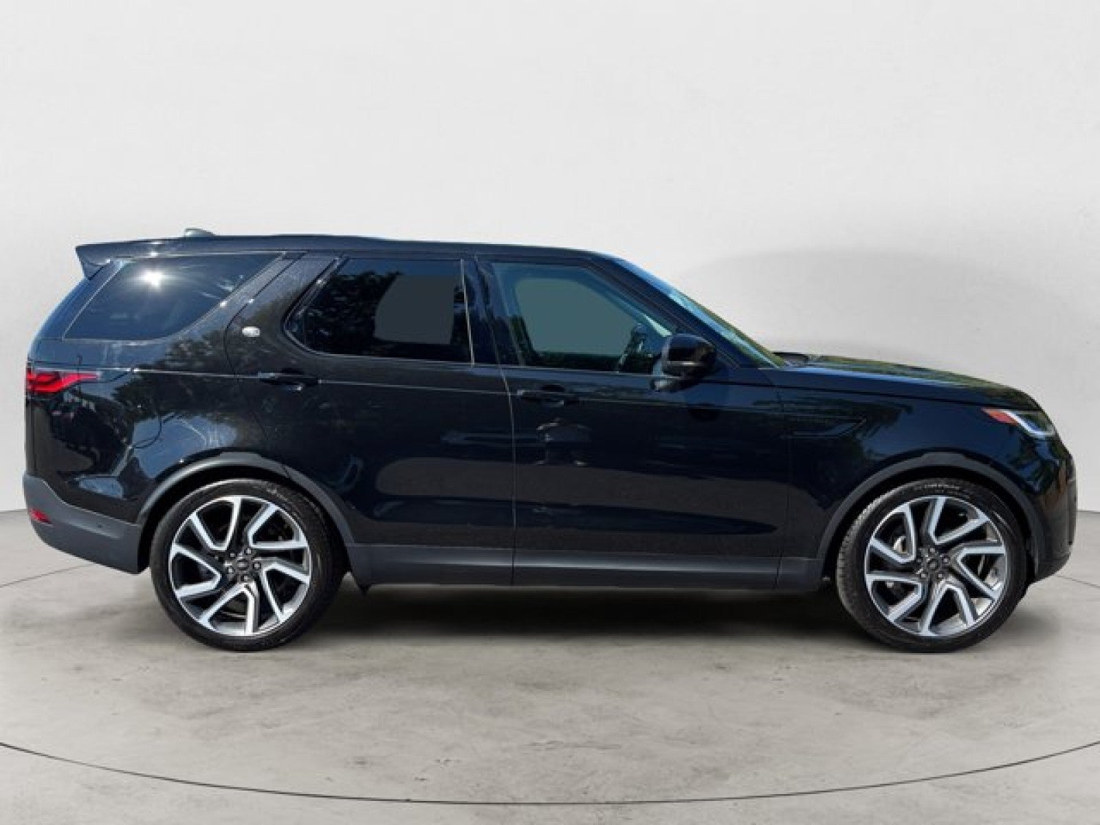 2024 Land Rover Discovery S