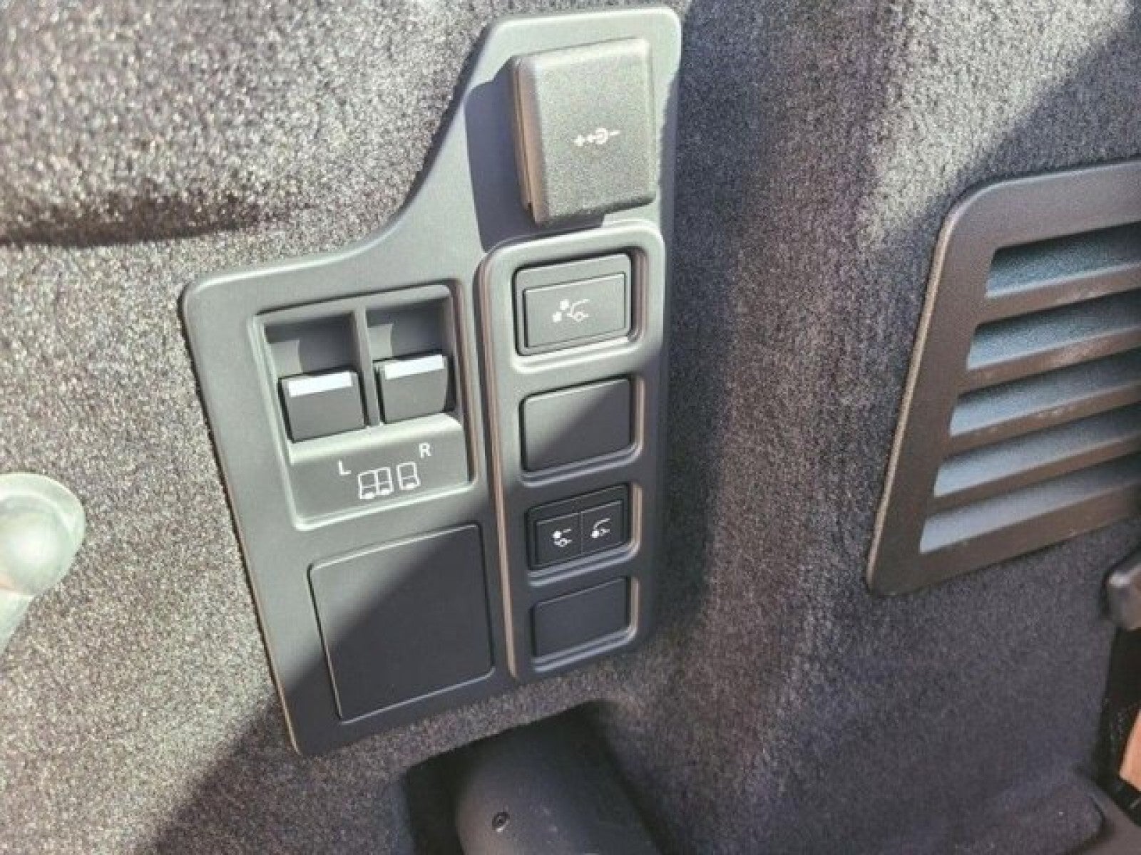 2024 Land Rover Discovery S