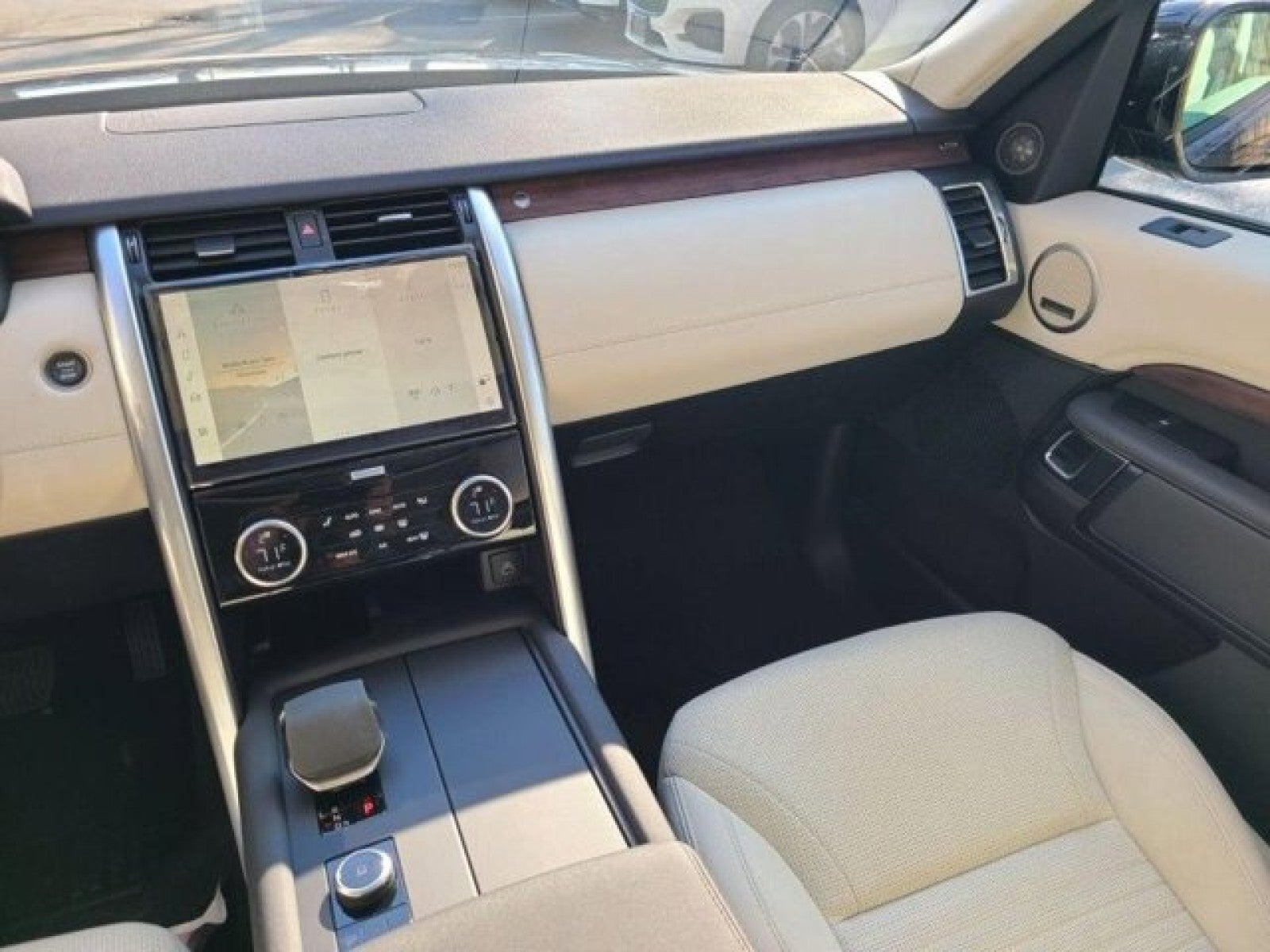 2024 Land Rover Discovery S