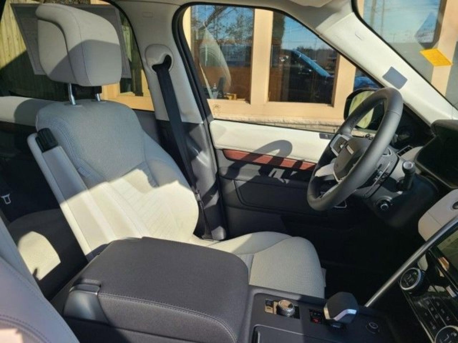 2024 Land Rover Discovery S