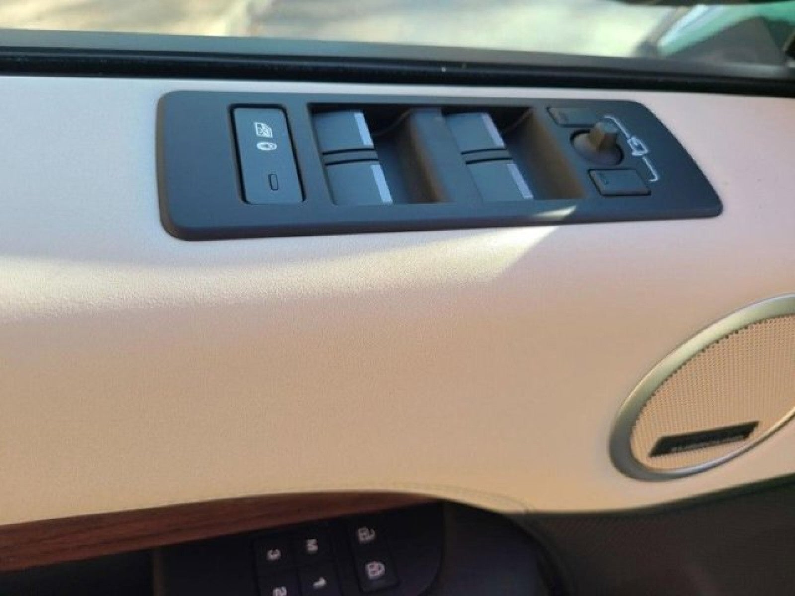 2024 Land Rover Discovery S