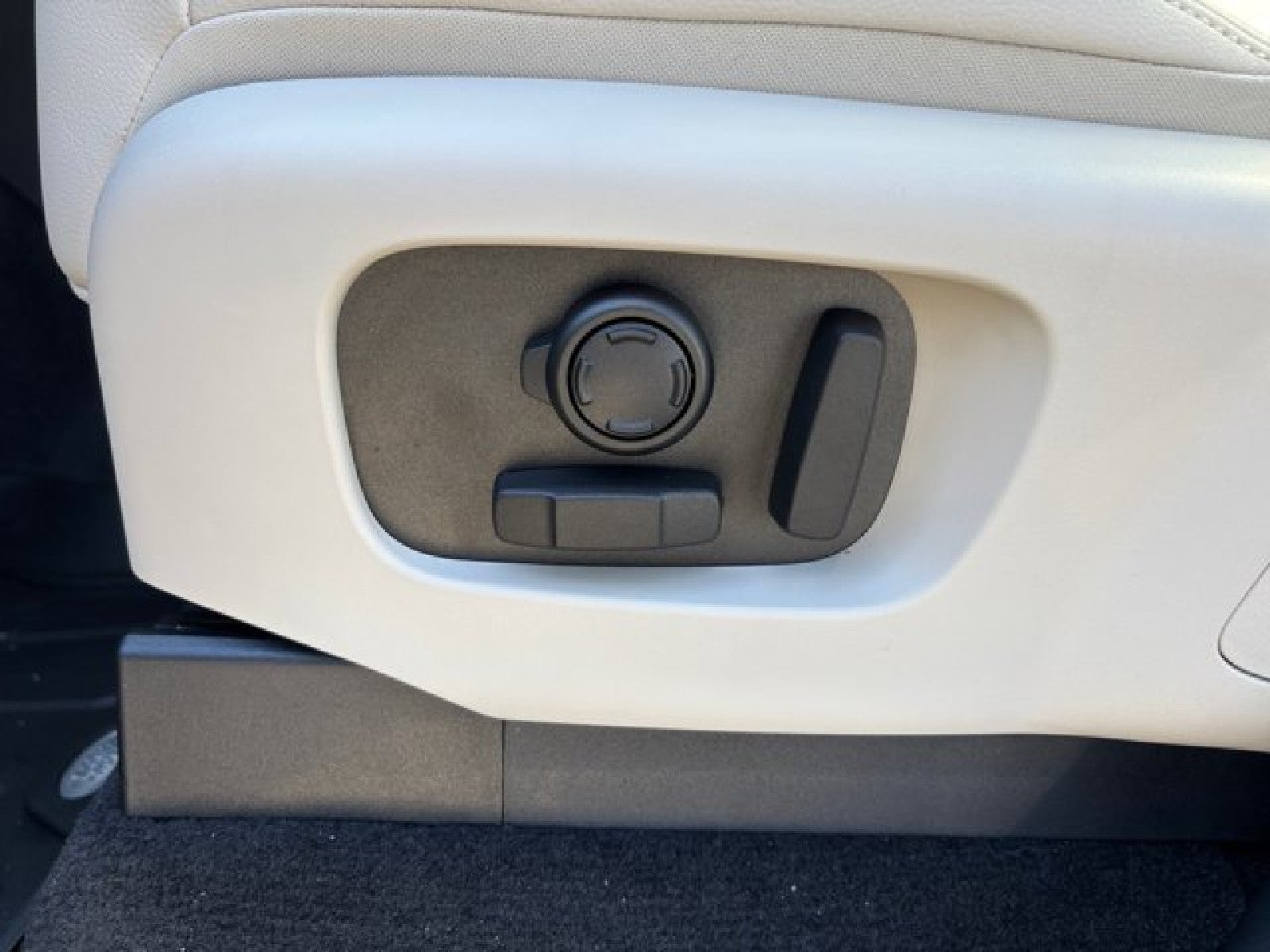 2025 Land Rover Discovery S