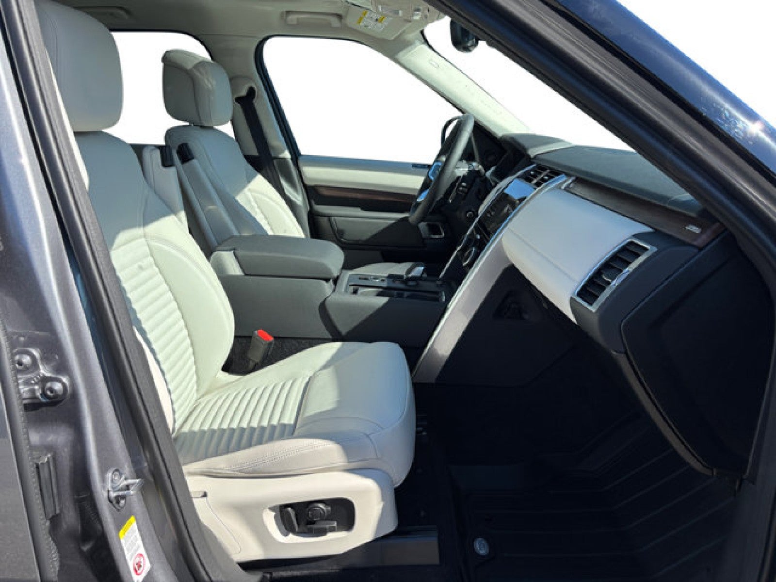 2025 Land Rover Discovery S