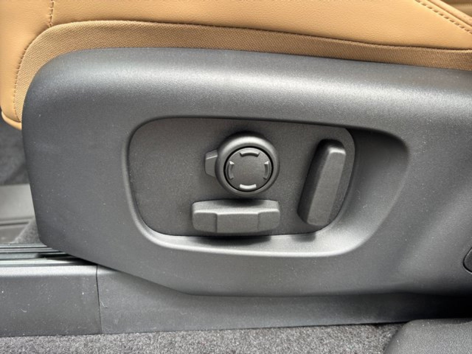 2025 Land Rover Discovery Dynamic SE