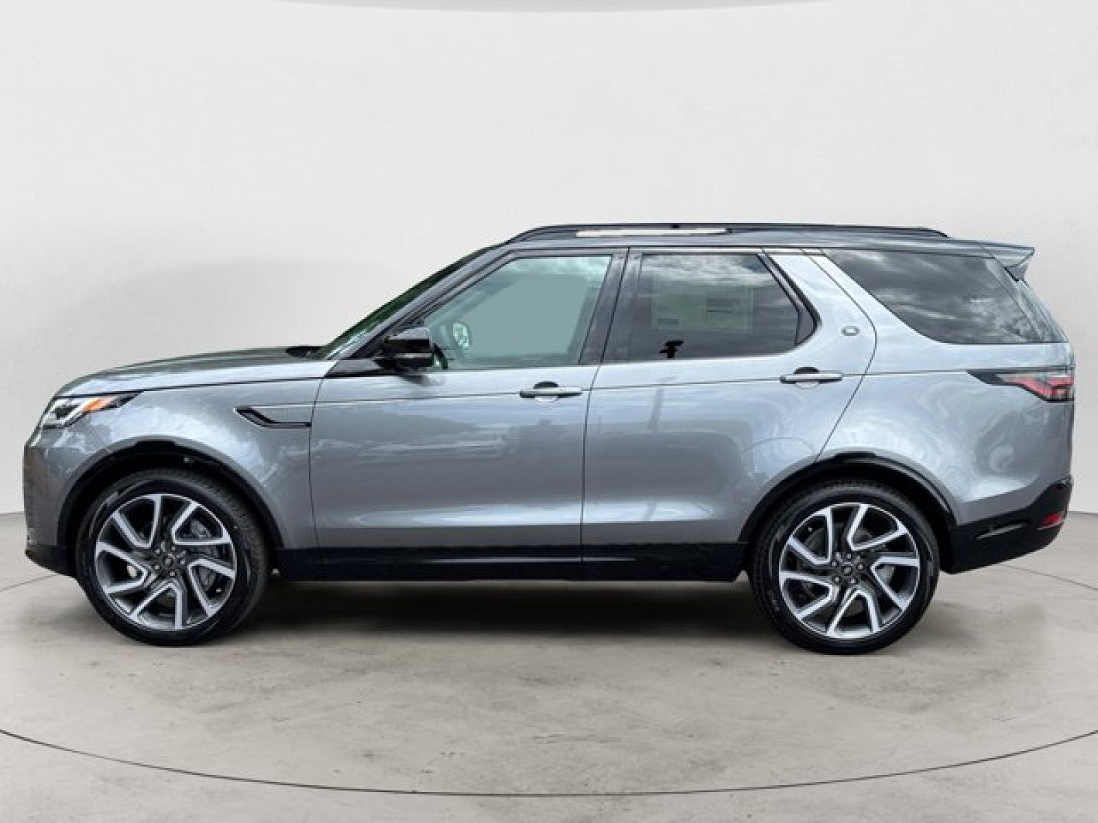 2025 Land Rover Discovery Dynamic SE